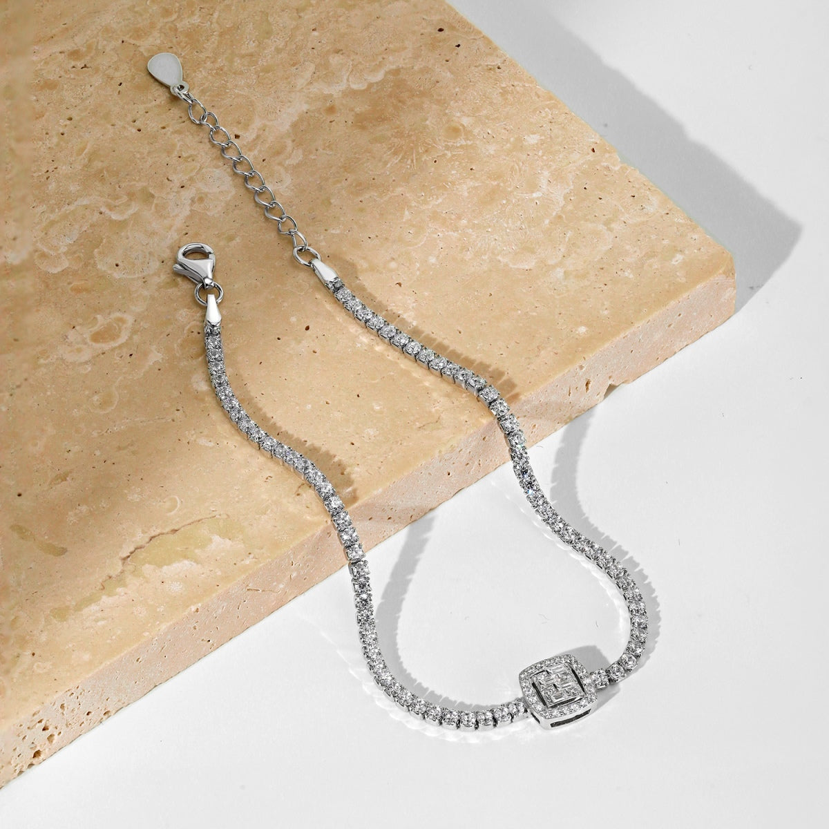 [Zusammen]Luxuriöses schillerndes Bankettarmband in quadratischer Form