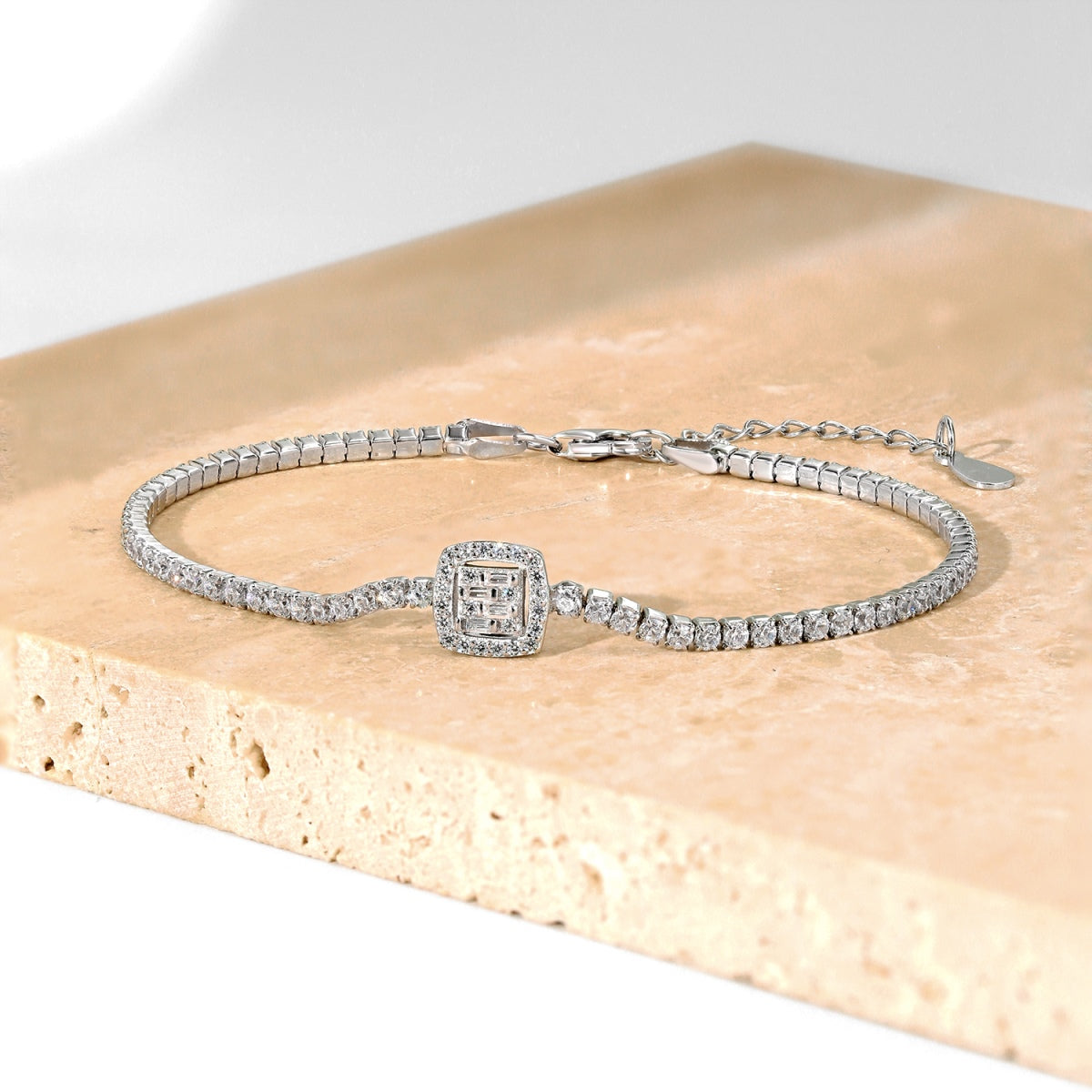 [Zusammen]Luxuriöses schillerndes Bankettarmband in quadratischer Form
