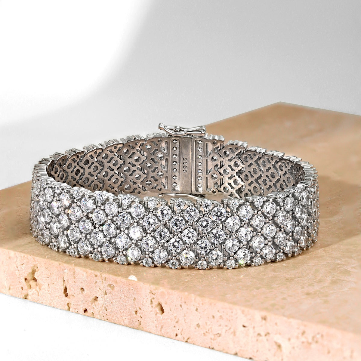 [Zusammen] Verziertes, elegantes Party-Armband mit rundem Schliff