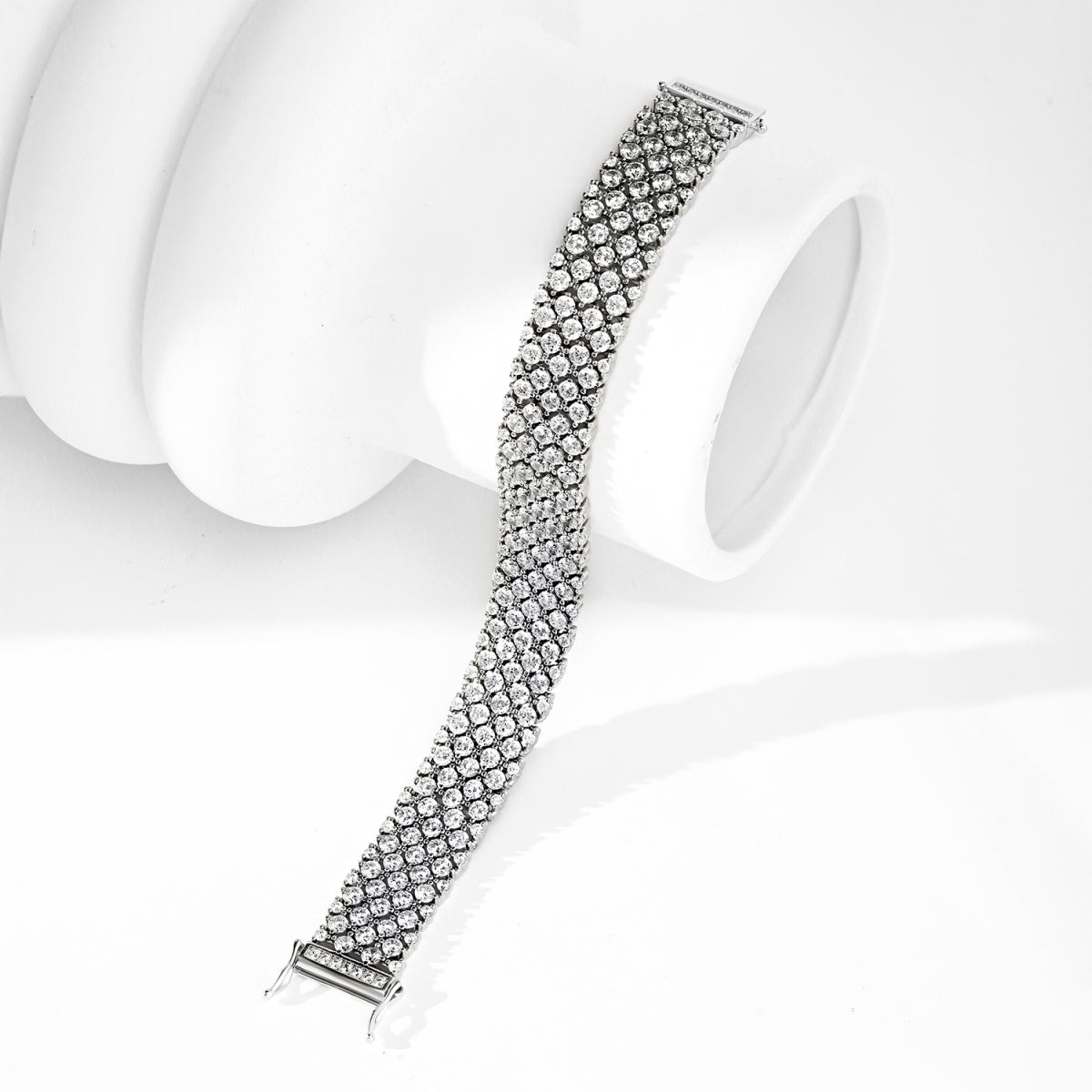 [Zusammen] Verziertes, elegantes Party-Armband mit rundem Schliff