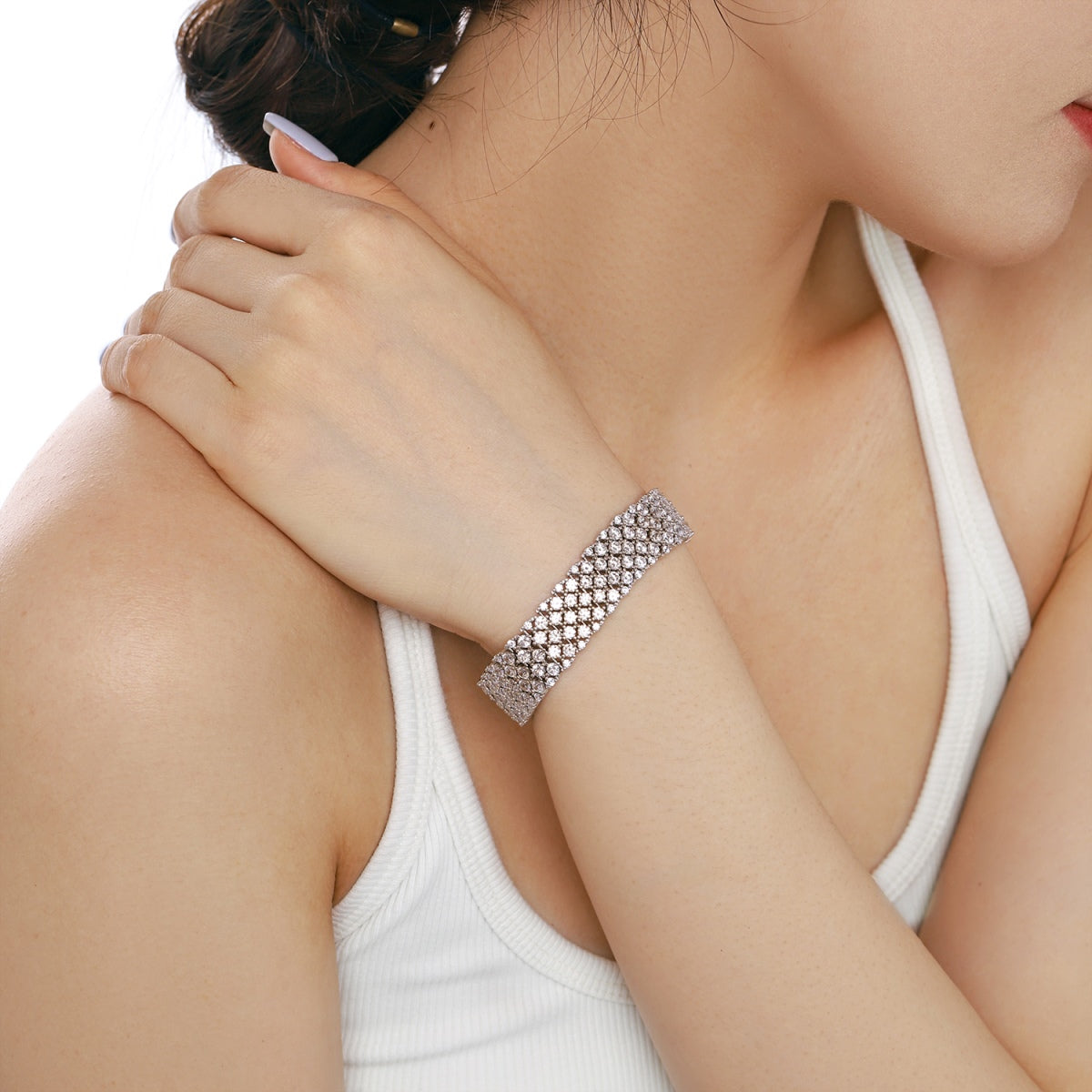 [Zusammen] Verziertes, elegantes Party-Armband mit rundem Schliff