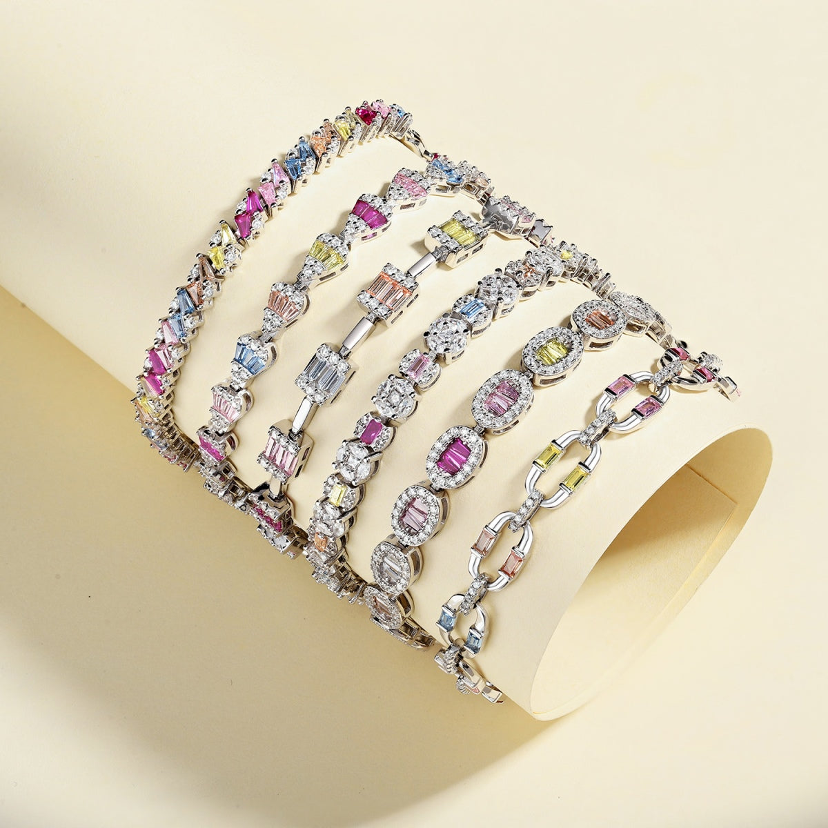 [Zusammen] Zierliches, bezauberndes Armband für den Alltag im Smaragdschliff