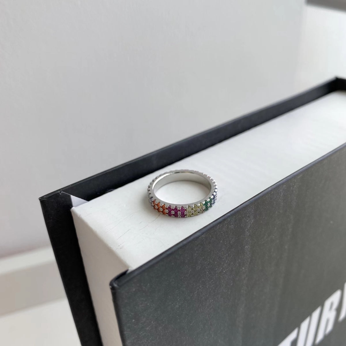 [Zusammen]Einzigartiger bunter Tennisring mit Rundschliff