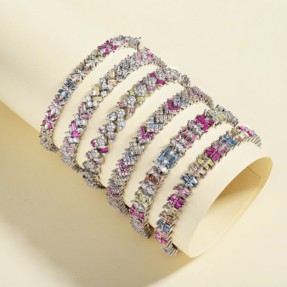 [Zusammen] Zartes, farbenfrohes Party-Armband mit mehreren Schnitten
