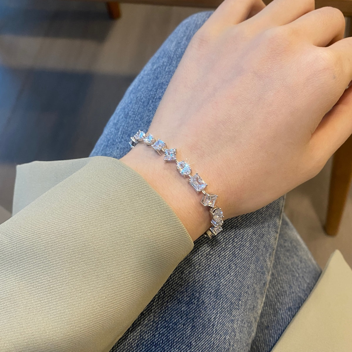 [Zusammen]Einzigartiges, exquisites Multi-Cut-Armband für den Alltag