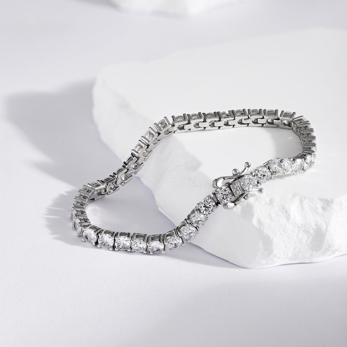 [Zusammen]Luxuriöses verziertes Tennisarmband mit Rundschliff