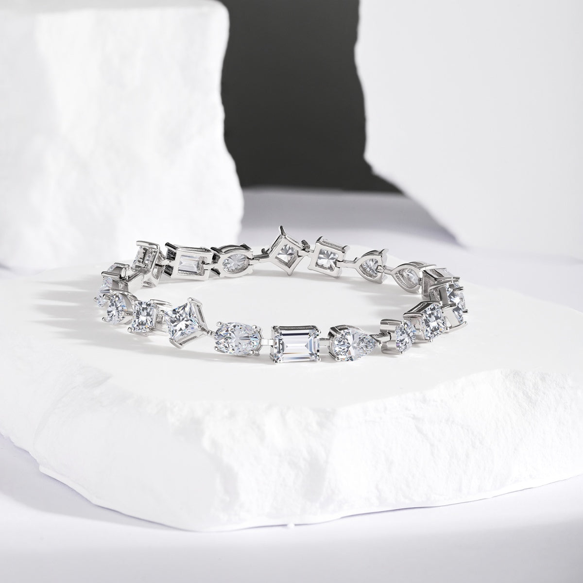 [Zusammen]Einzigartiges, exquisites Multi-Cut-Armband für den Alltag