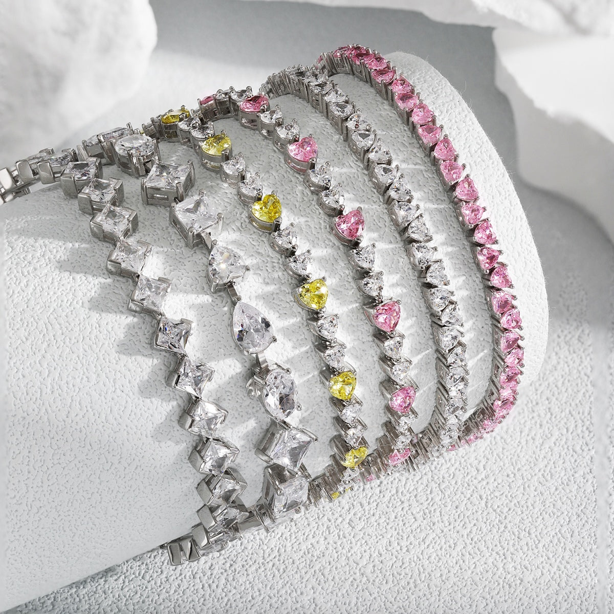 [Zusammen]Einzigartiges, exquisites Multi-Cut-Armband für den Alltag