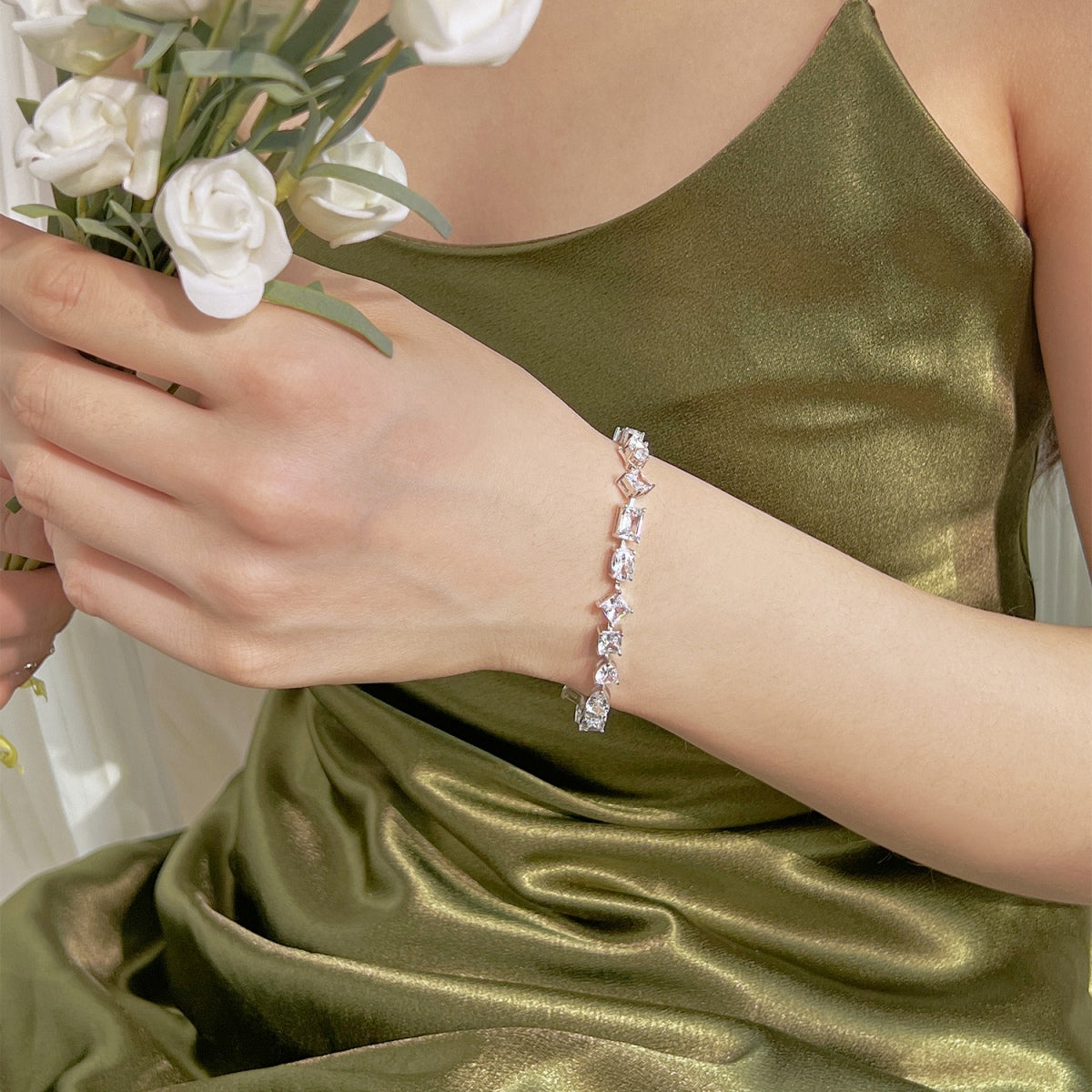 [Zusammen]Einzigartiges, exquisites Multi-Cut-Armband für den Alltag