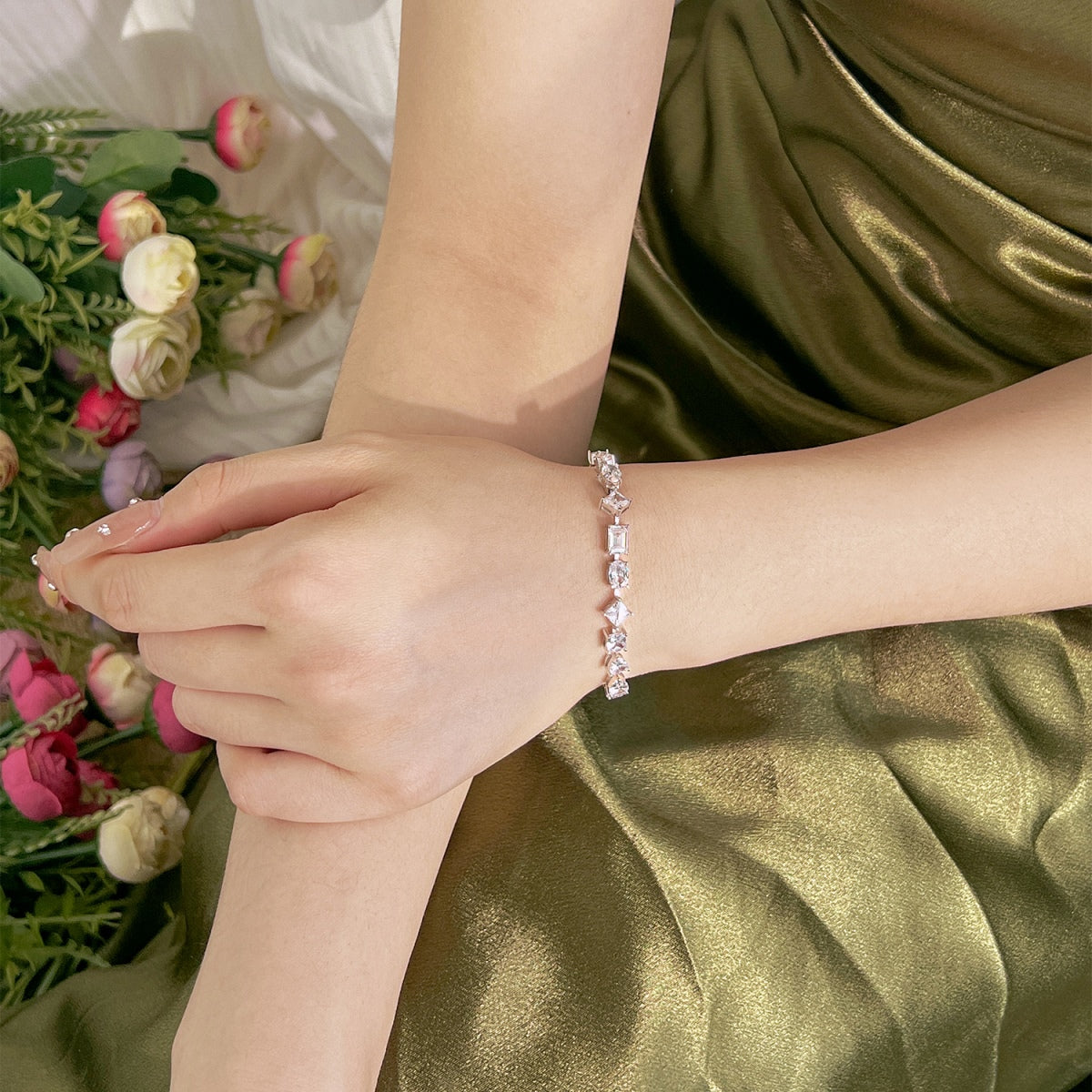 [Zusammen]Einzigartiges, exquisites Multi-Cut-Armband für den Alltag