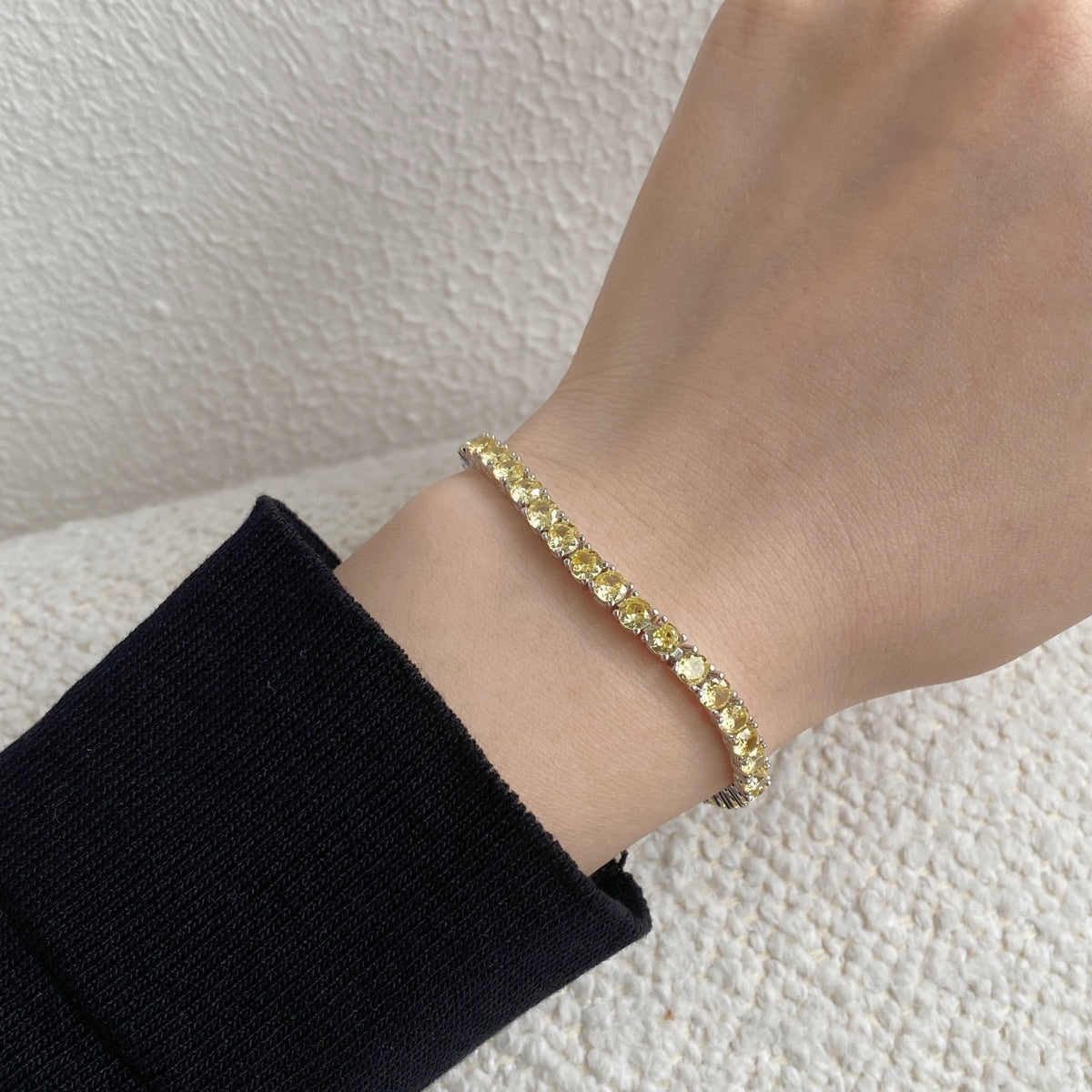 [Zusammen]Verziertes, schillerndes Tennisarmband mit Rundschliff