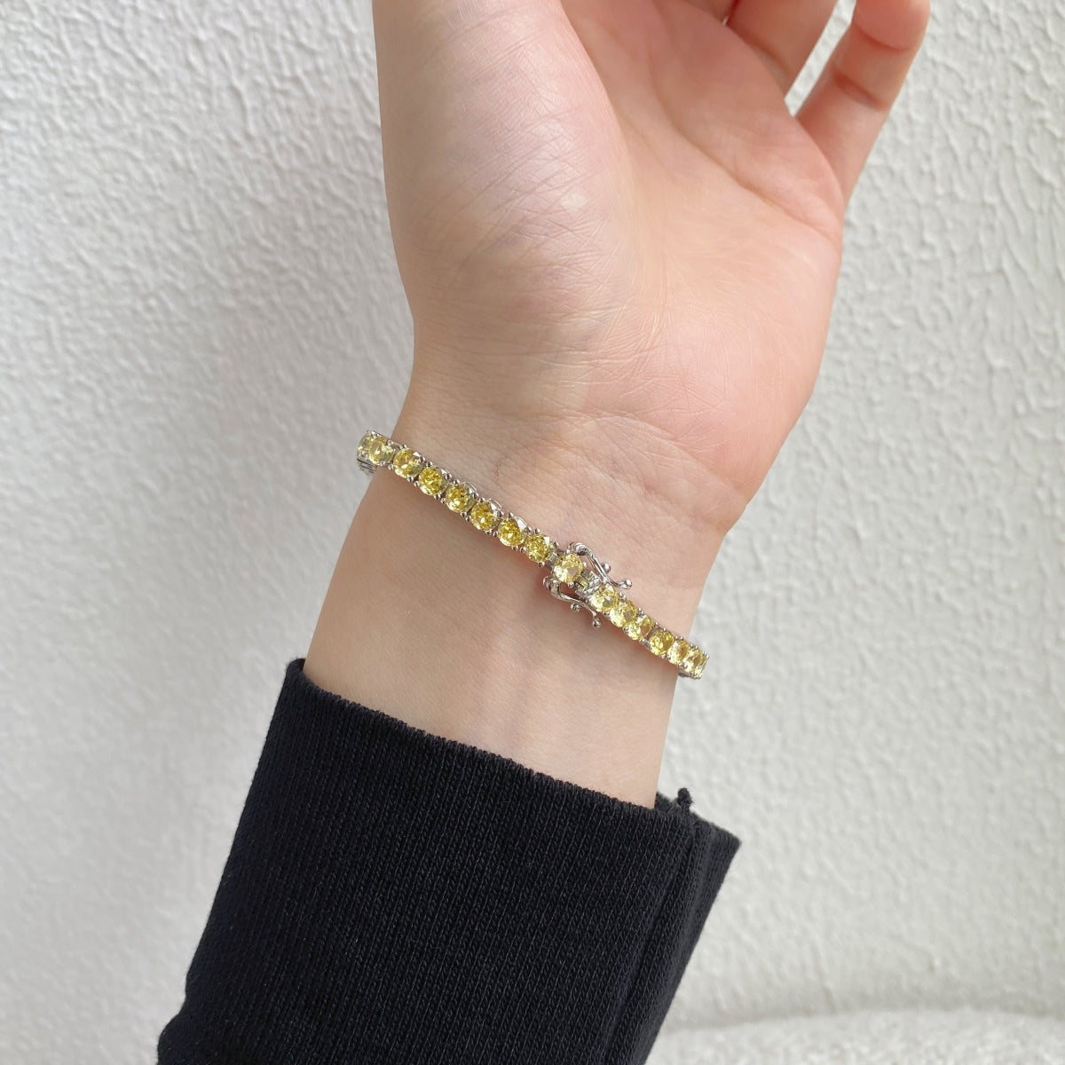 [Zusammen]Verziertes, schillerndes Tennisarmband mit Rundschliff