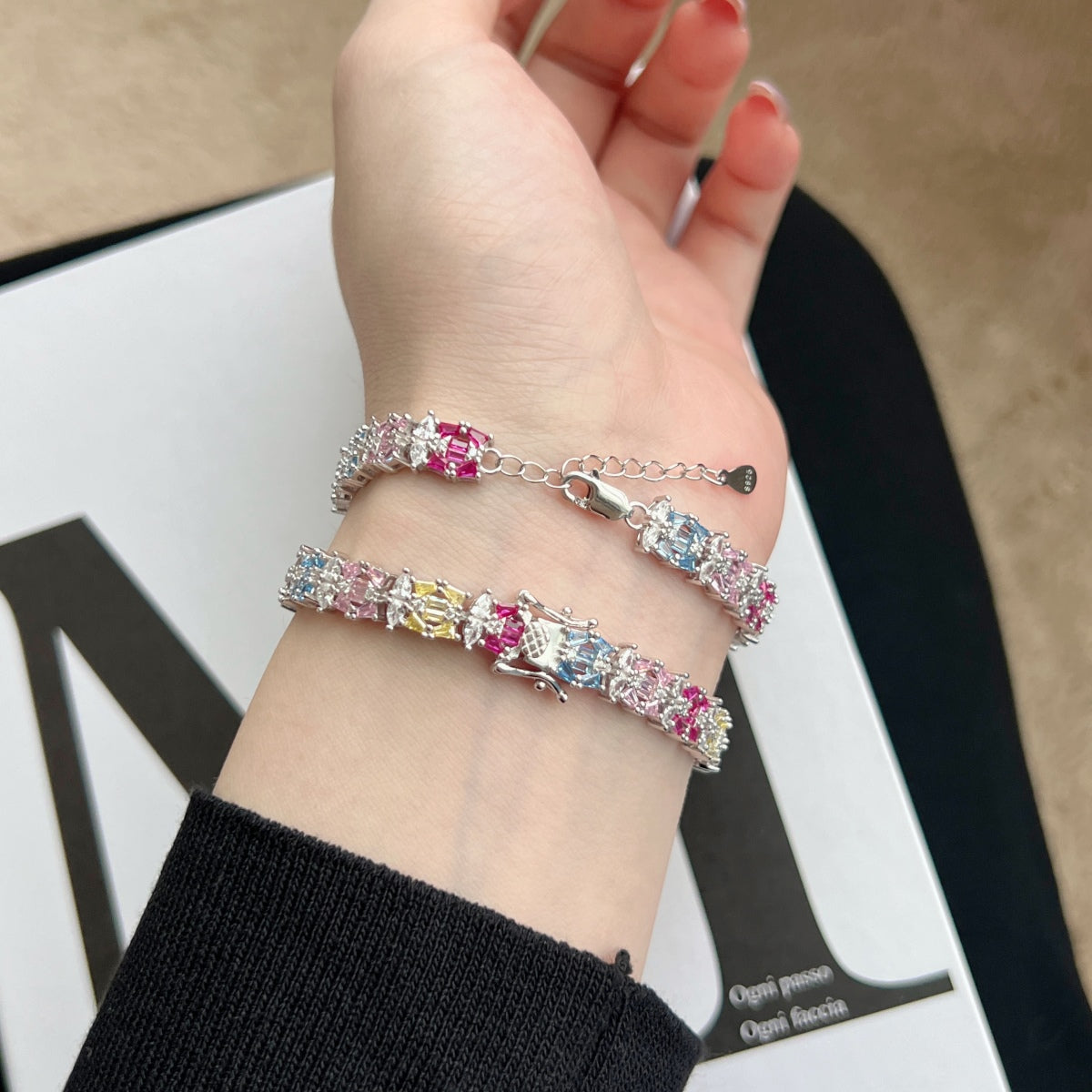 [Zusammen] Zartes, farbenfrohes Party-Armband mit mehreren Schnitten