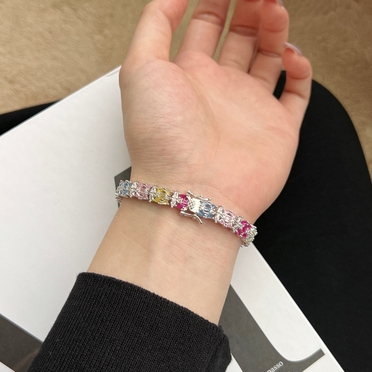 [Zusammen] Zartes, farbenfrohes Party-Armband mit mehreren Schnitten