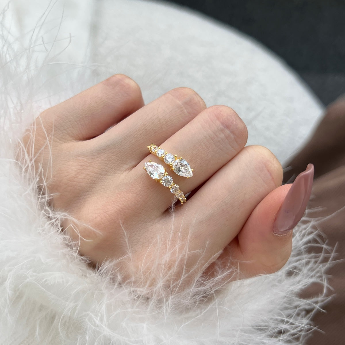[Zusammen]Zarter, lebhafter Ring für den Alltag in Schlangenform