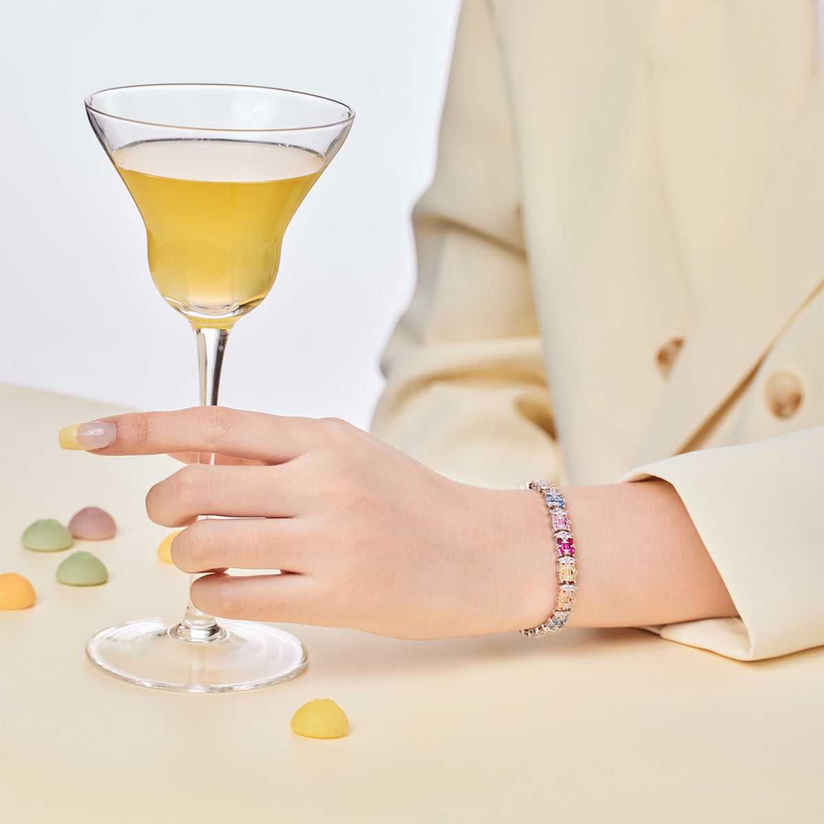 [Zusammen] Zartes, farbenfrohes Party-Armband mit mehreren Schnitten