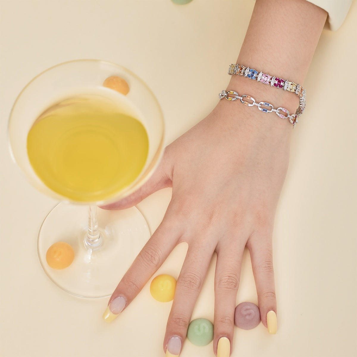 [Zusammen] Zartes, farbenfrohes Party-Armband mit mehreren Schnitten