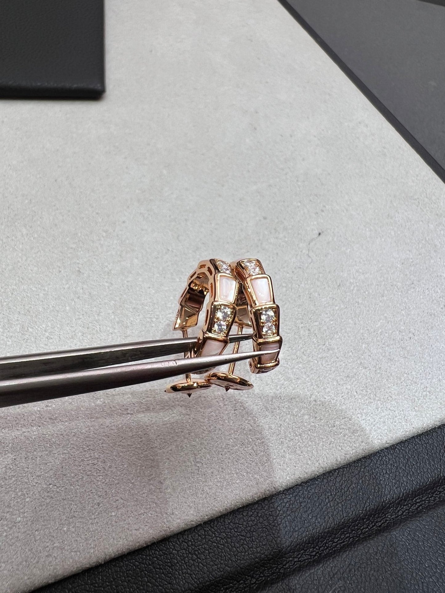 [Together Jewelry]SERPENTI MOP PINK GOLD EARRINGS