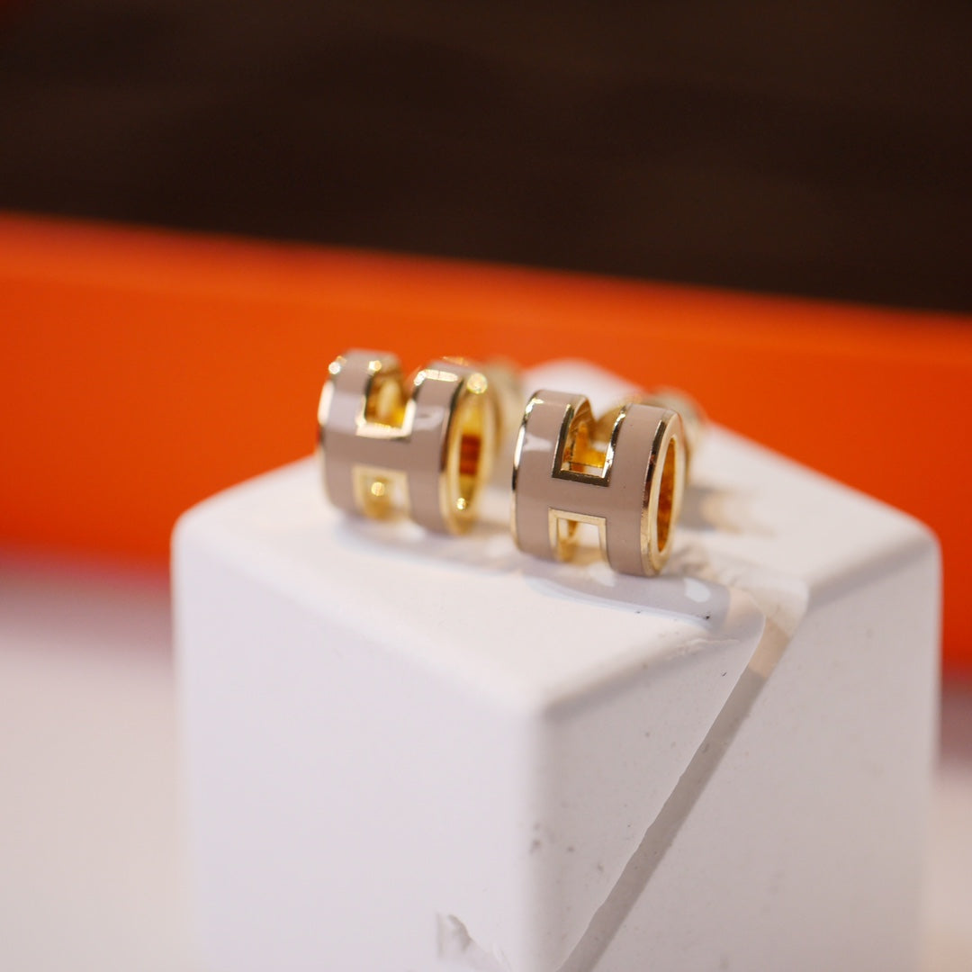 [Together Jewelry]MINI POP H GOLD EARRINGS GREY