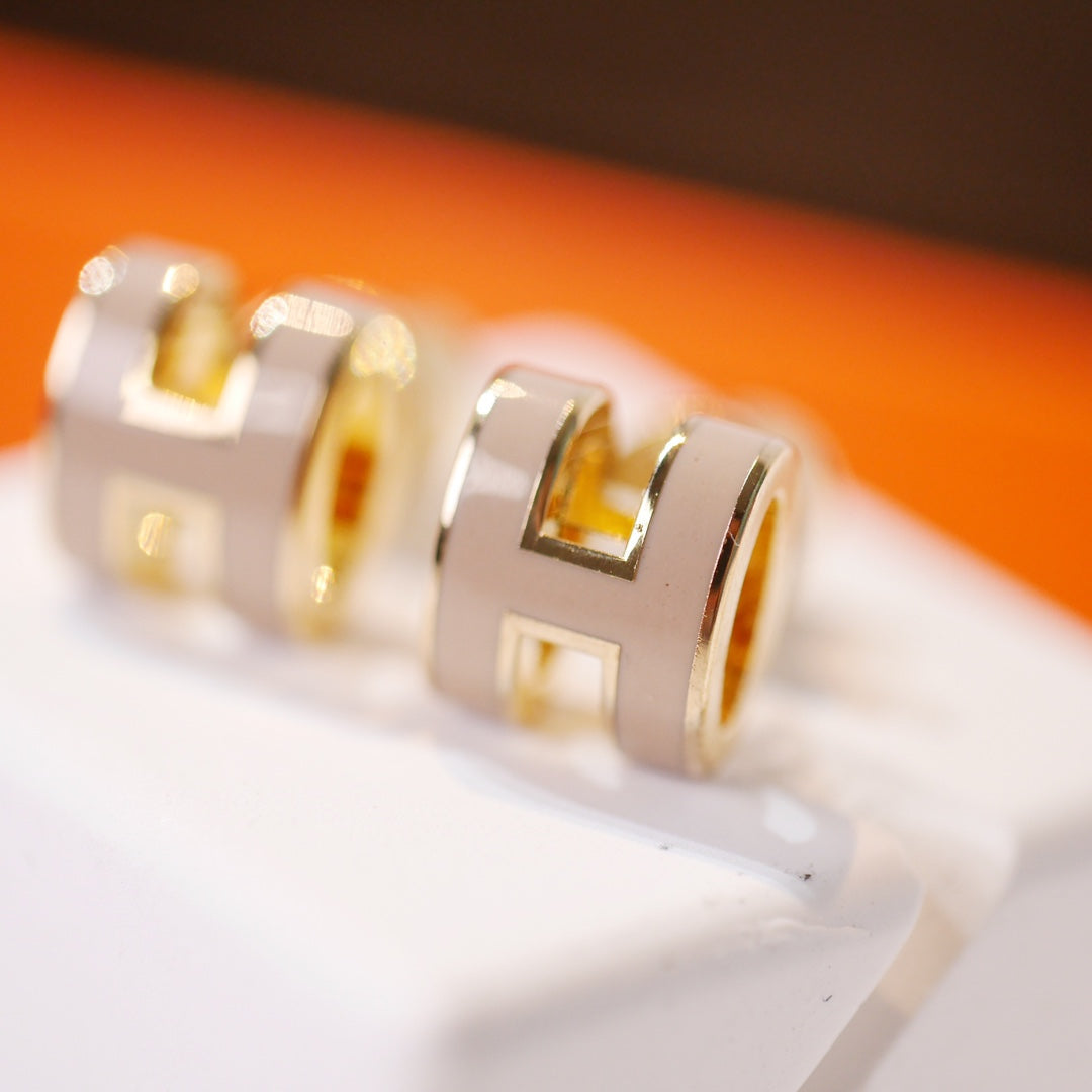 [Together Jewelry]MINI POP H GOLD EARRINGS GREY