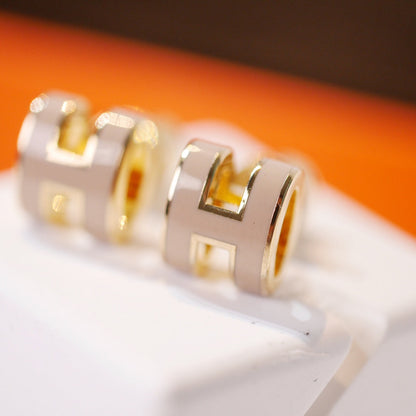 [Together Jewelry]MINI POP H GOLD EARRINGS GREY
