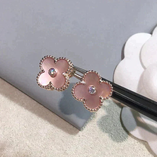 [Together]CLOVER MEDIUM 1 MOTIFS  PINK MOP DIAMOND EARRINGS