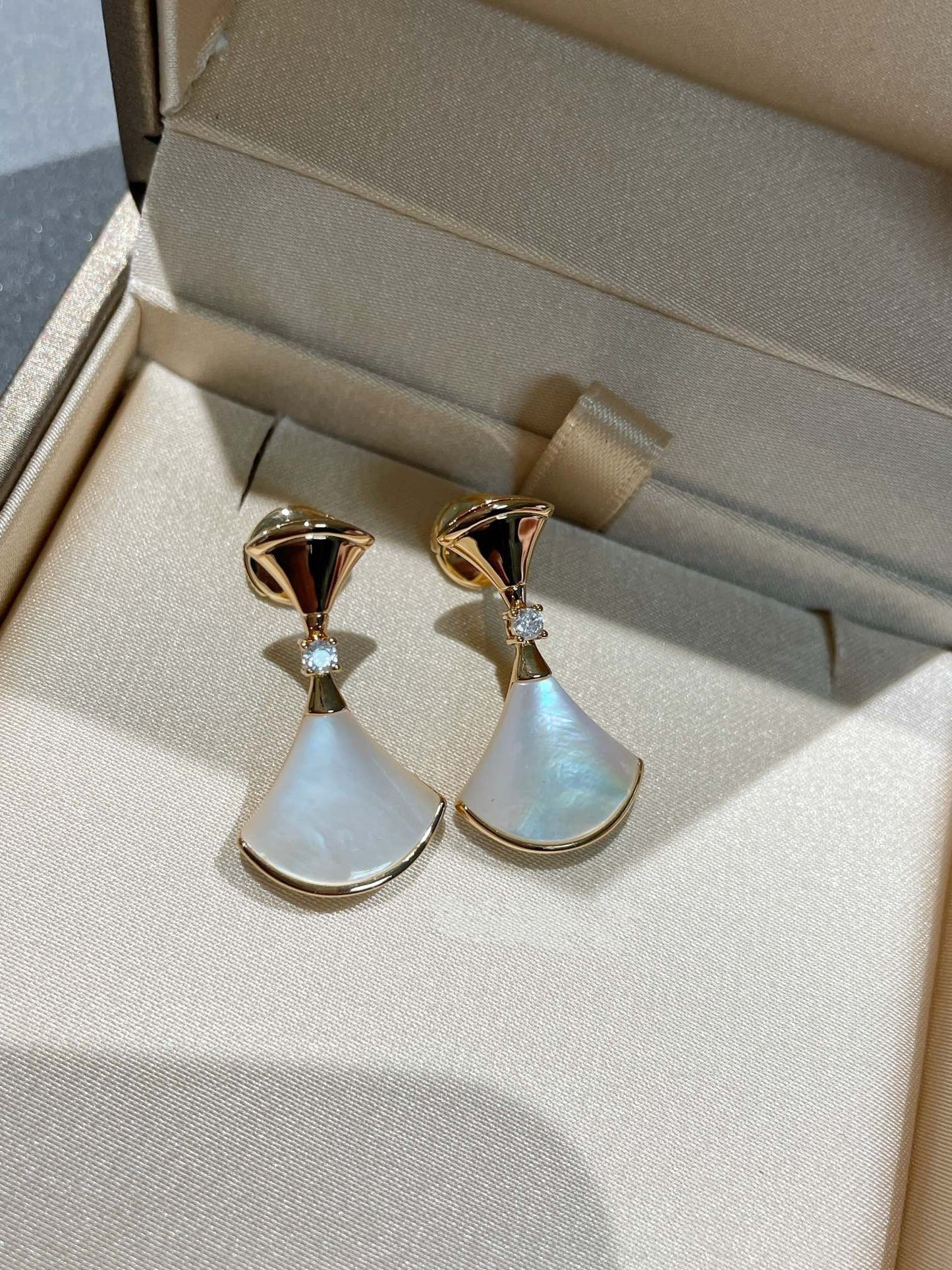 [Together Jewelry]DREAM MOP 1 DIAMOND EARRINGS