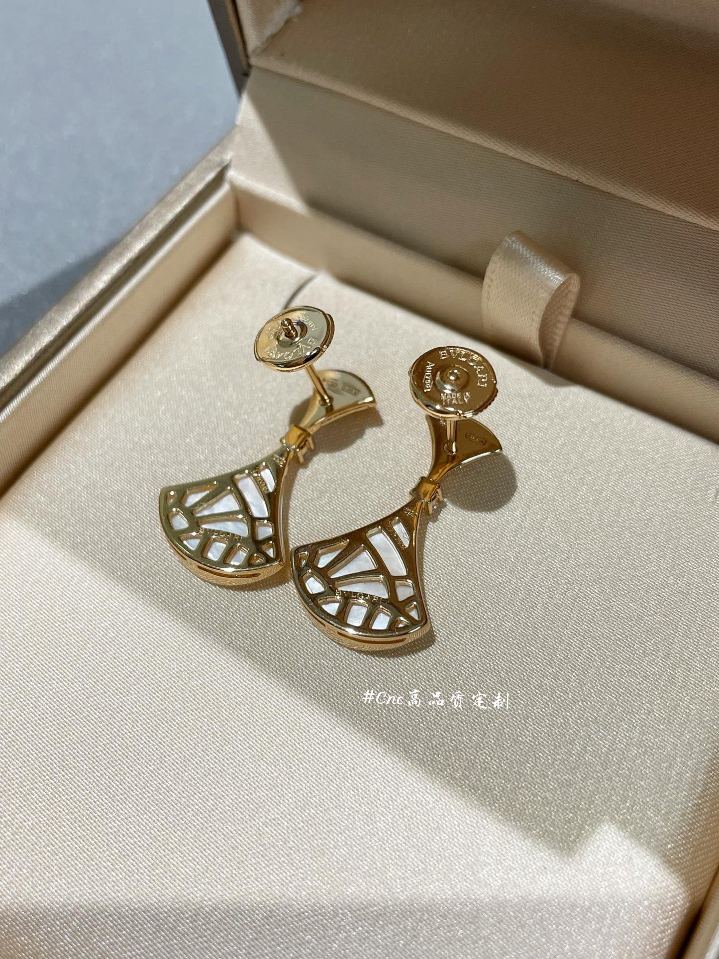 [Together Jewelry]DREAM MOP 1 DIAMOND EARRINGS