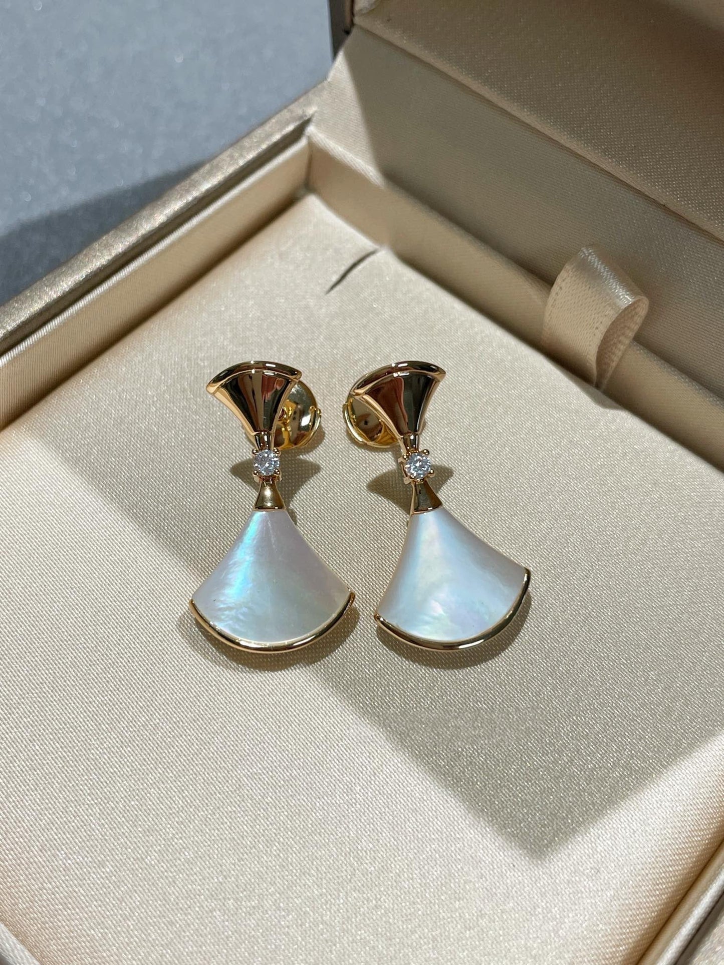 [Together Jewelry]DREAM MOP 1 DIAMOND EARRINGS