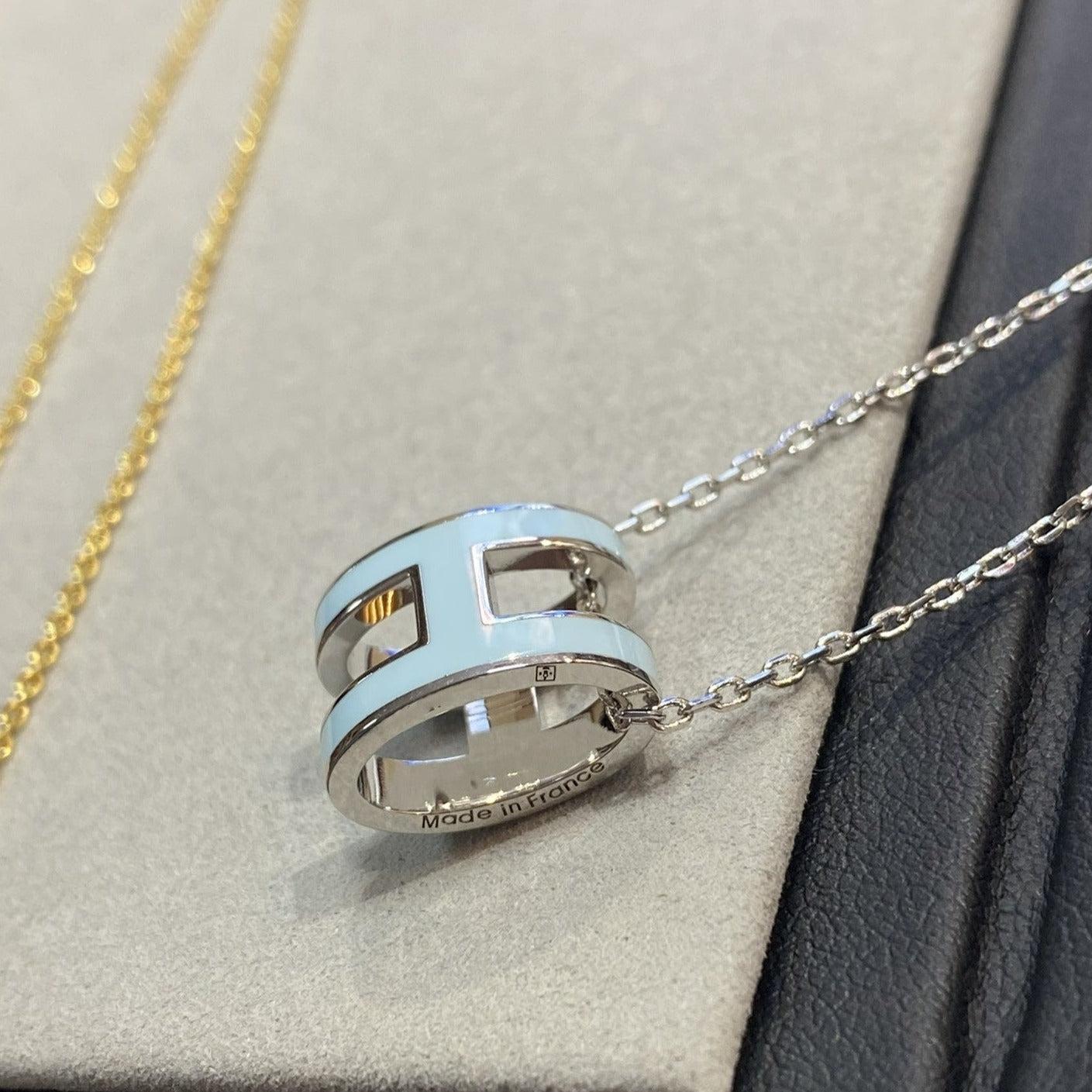 [Together Jewelry]POP H LIGHT BLUE NECKLACE