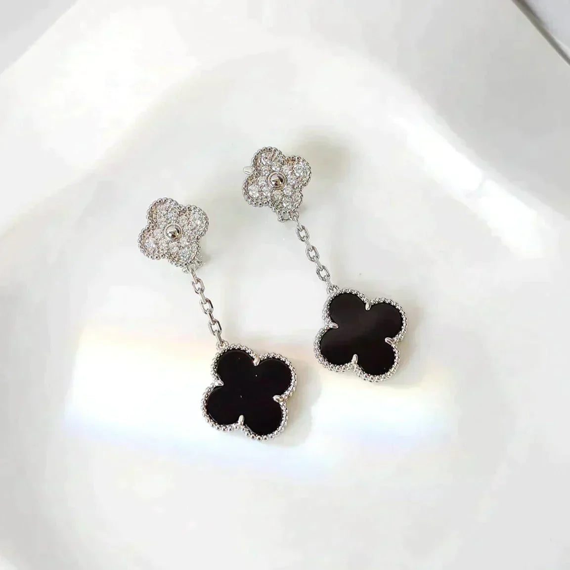 [Together]CLOVER 2 MOTIFS  DIAMOND ONYX EARRINGS SILVER