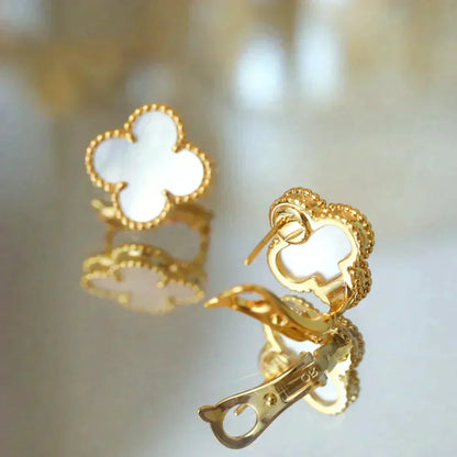 [Together]CLOVER MEDIUM 1 MOTIFS  WHITE MOP STUD EARRINGS