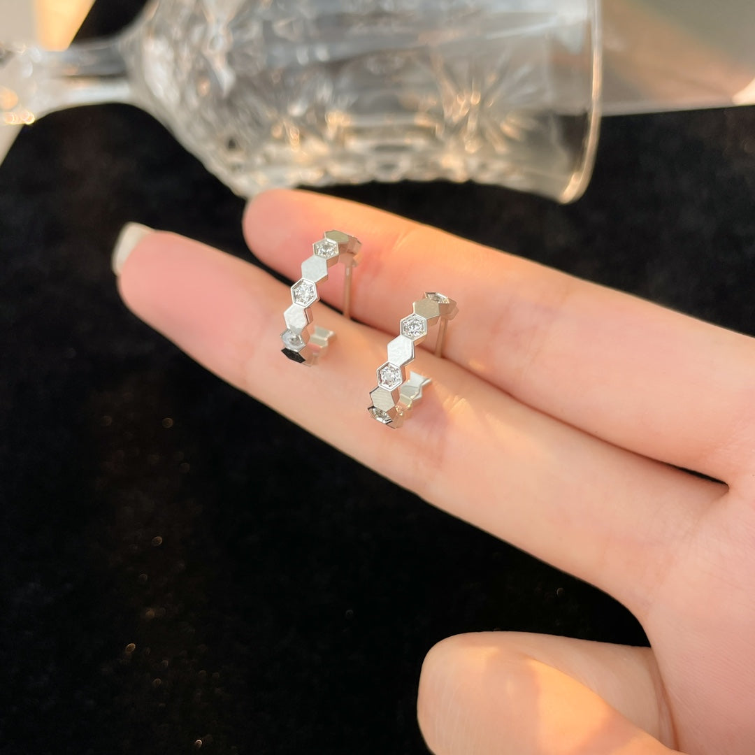 [Together Jewelry]BEE LOVE DIAMOND HOOP EARRINGS