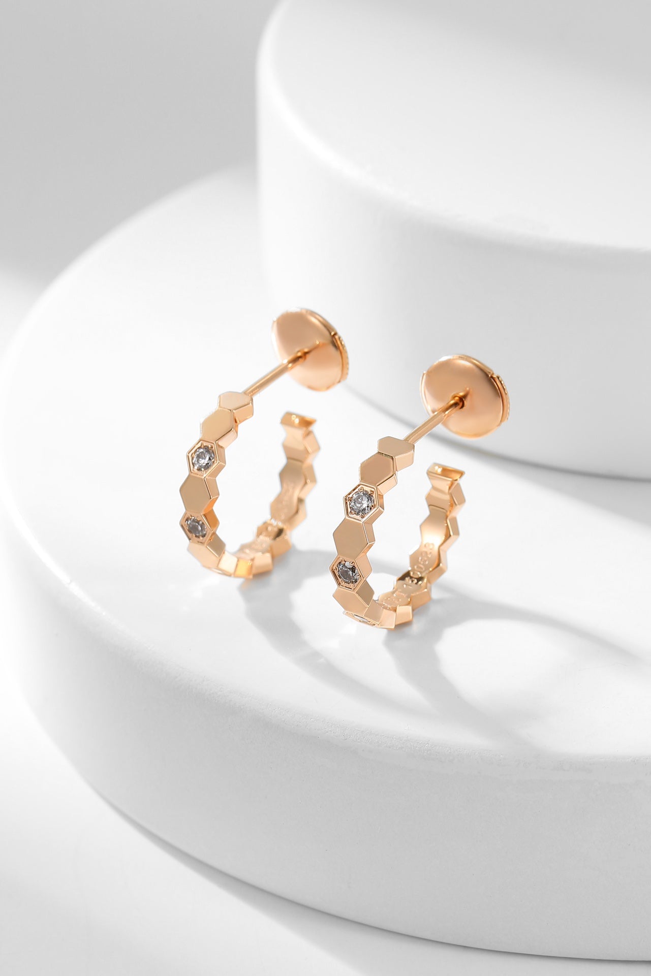 [Together Jewelry]BEE LOVE DIAMOND HOOP EARRINGS