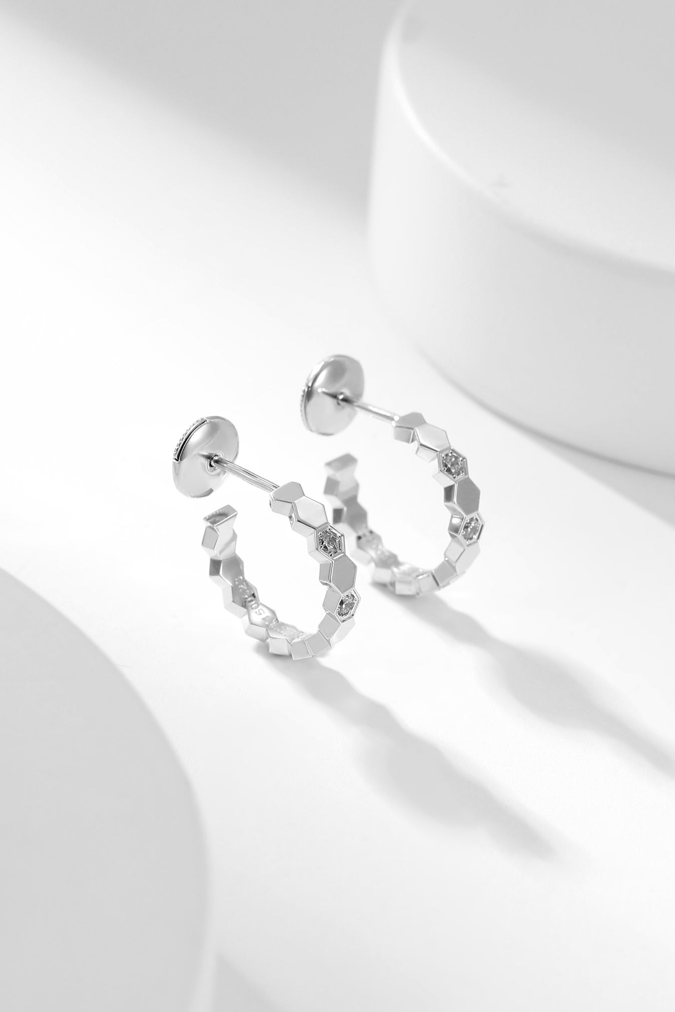 [Together Jewelry]BEE LOVE DIAMOND HOOP EARRINGS