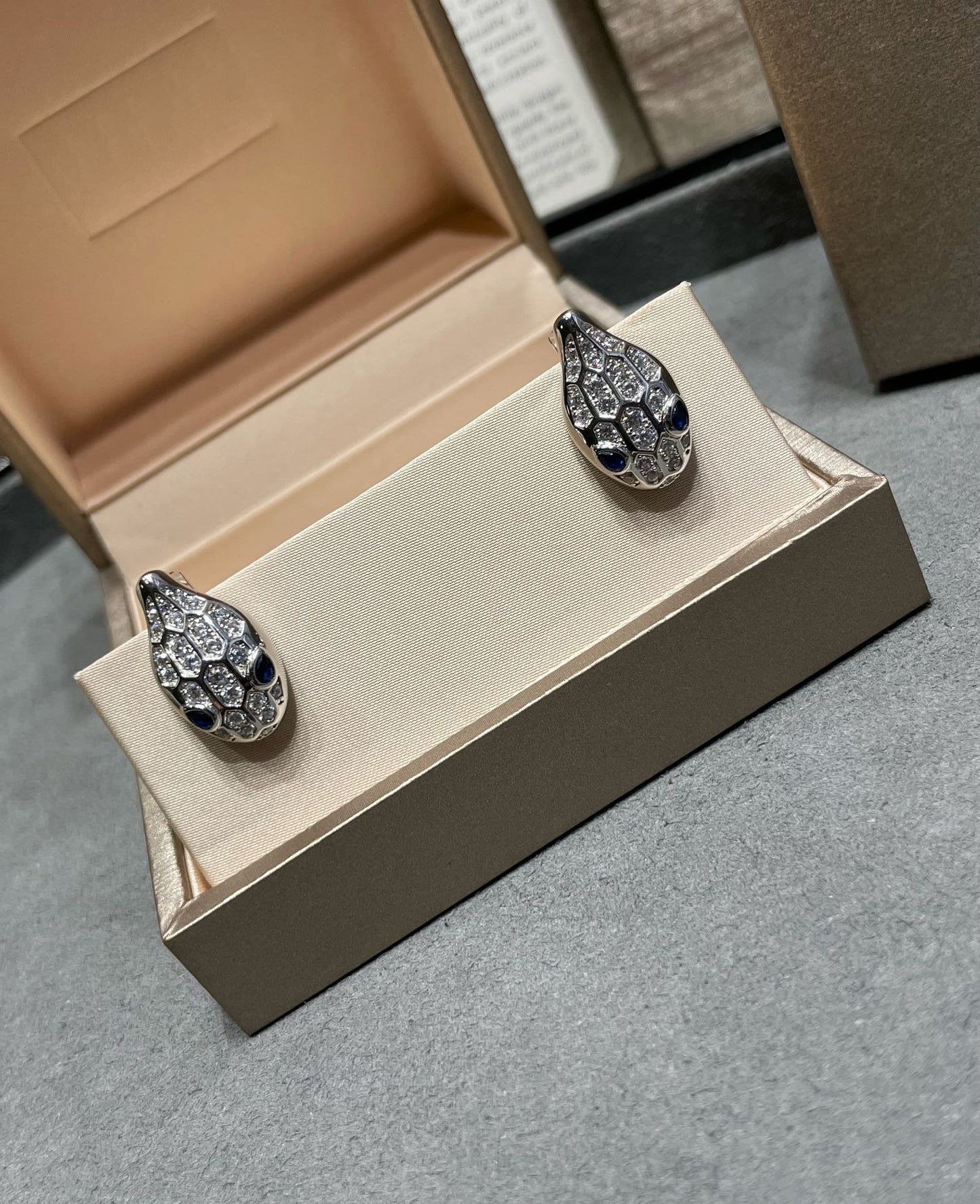 [Together Jewelry]SERPENT DIAMOND STUD EARRINGS