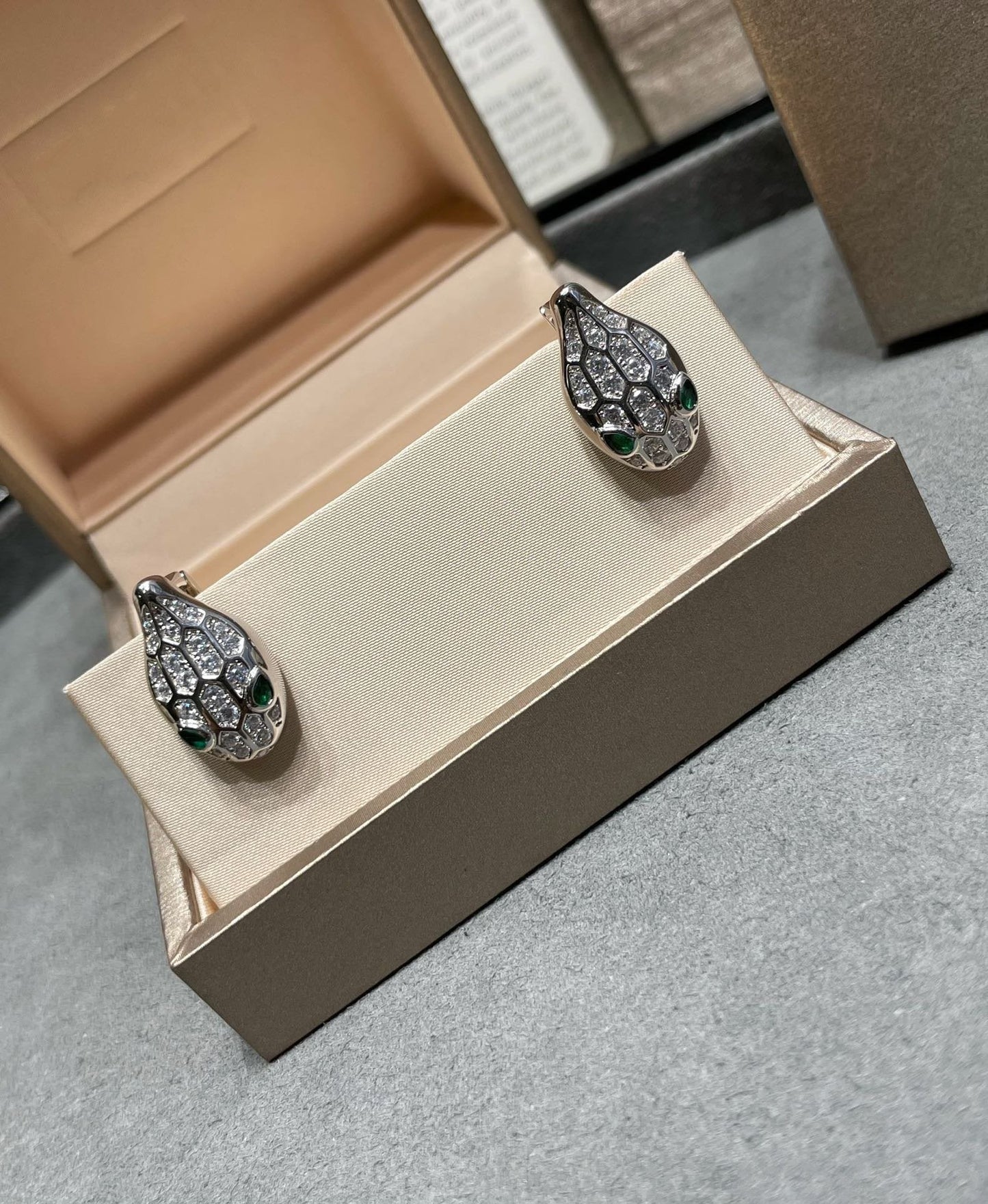 [Together Jewelry]SERPENT DIAMOND STUD EARRINGS