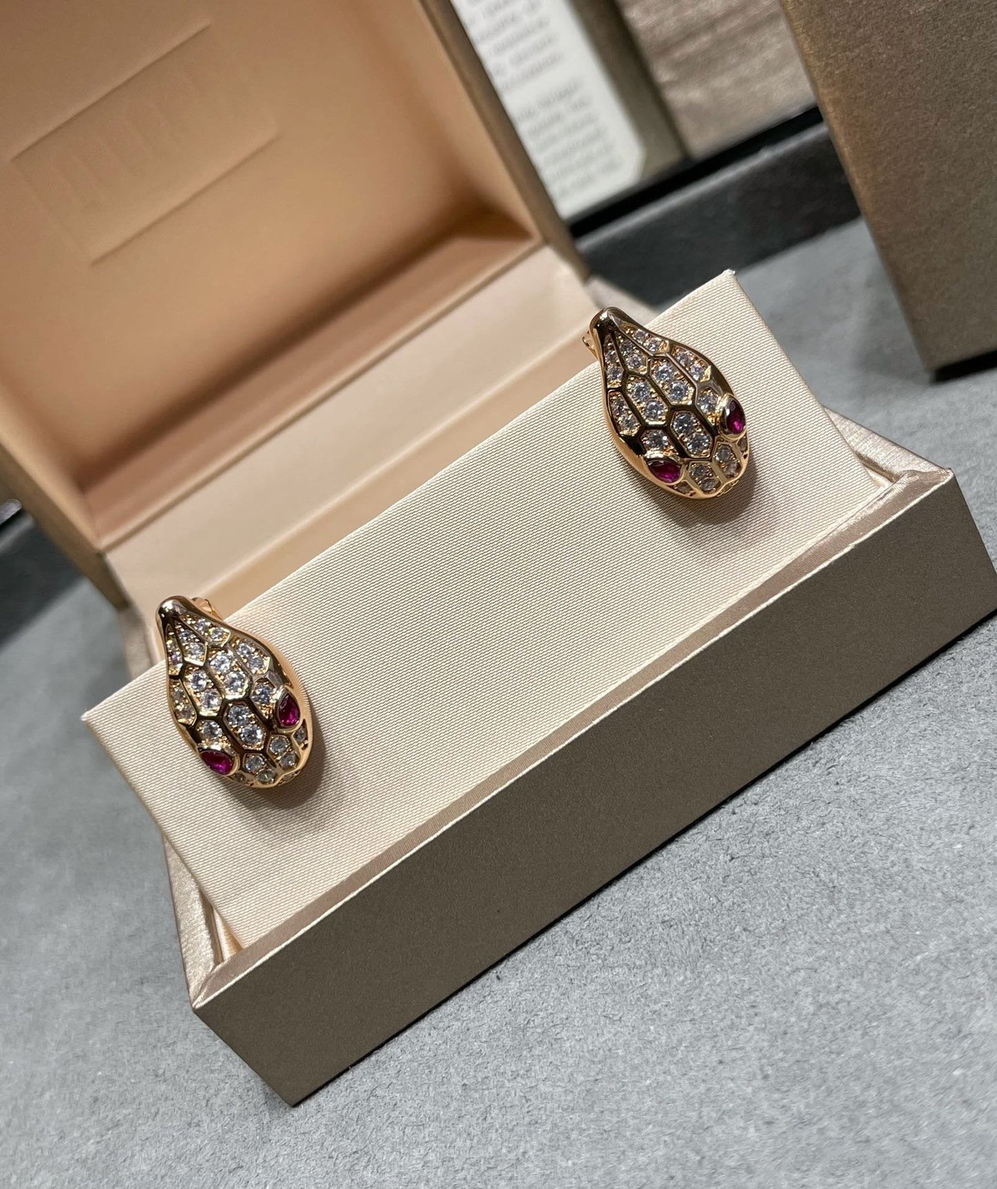 [Together Jewelry]SERPENT DIAMOND STUD EARRINGS
