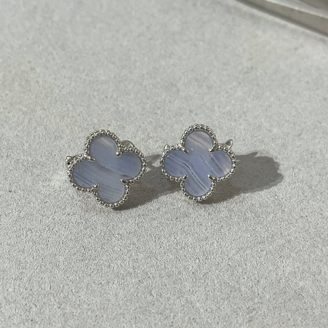 [Together]CLOVER CHALCEDONY SILVER STUD EARRINGS