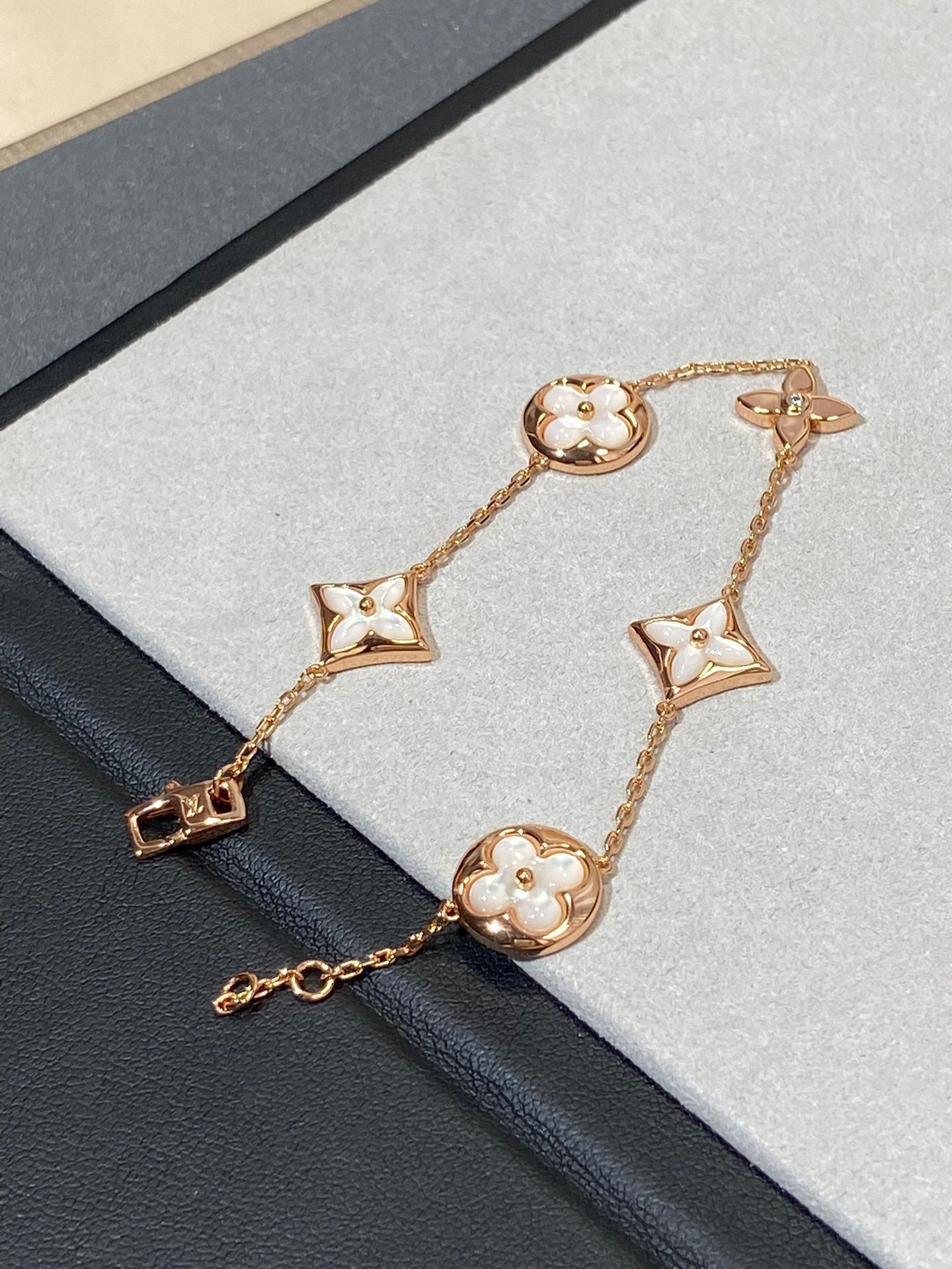 [Together Jewelry]STAR AND SUN 5 MOTIF MOP PINK GOLD BRACELET