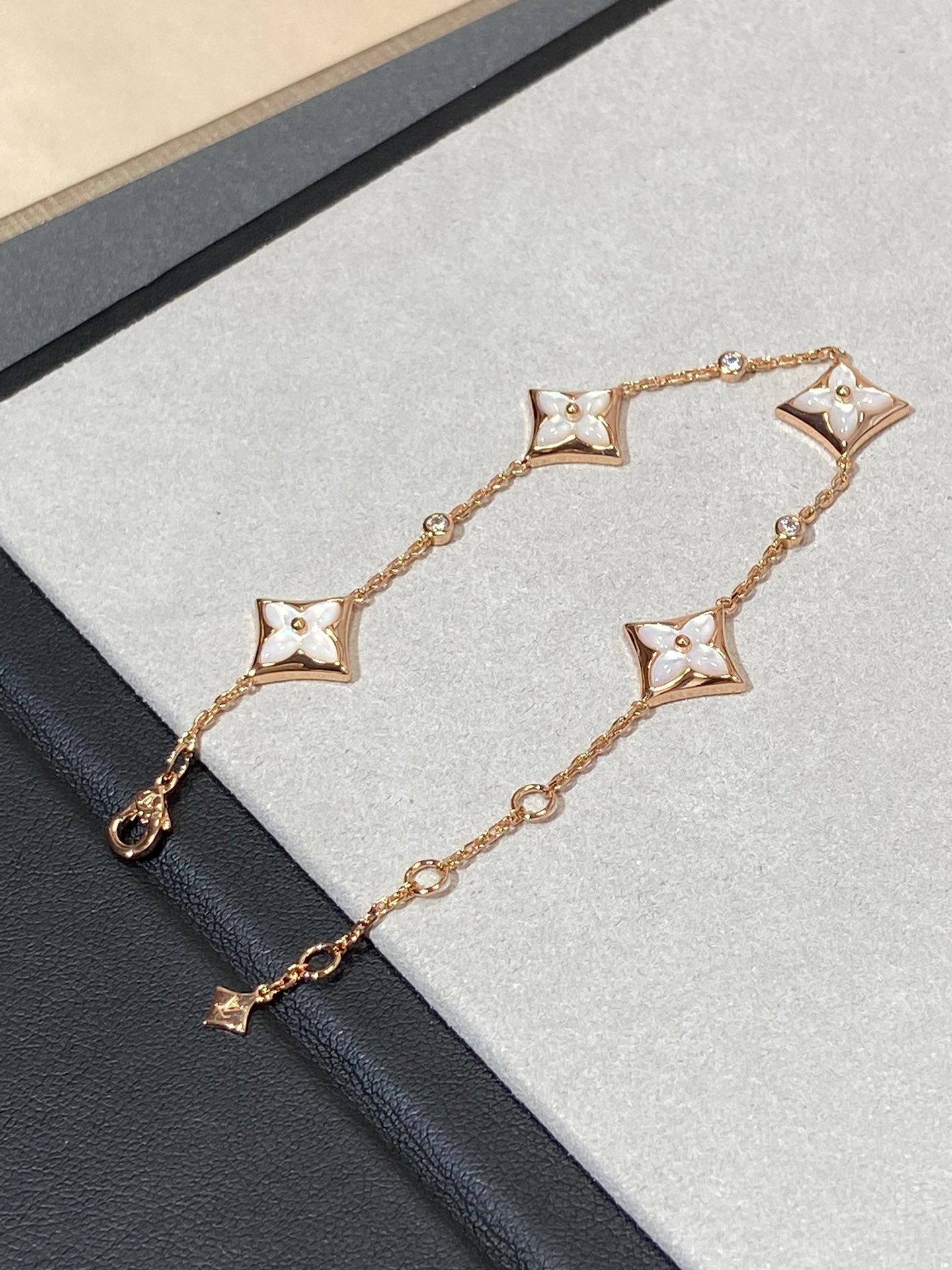 [Together Jewelry]STAR 4 MOTIF MOP DIAMOND PINK GOLD BRACELET