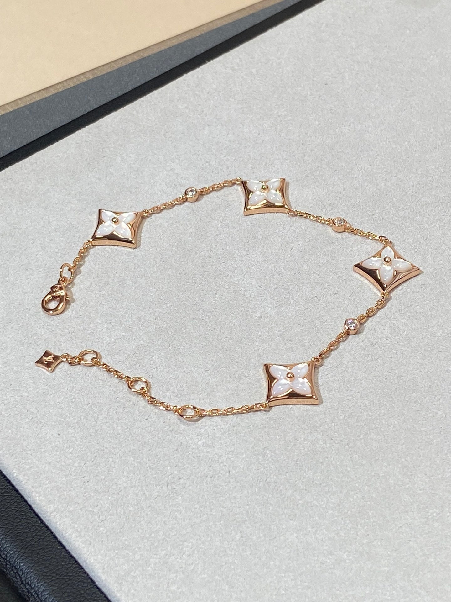 [Together Jewelry]STAR 4 MOTIF MOP DIAMOND PINK GOLD BRACELET