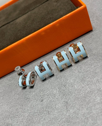 [Together Jewelry]POP H SKY BLUE STUD EARRINGS