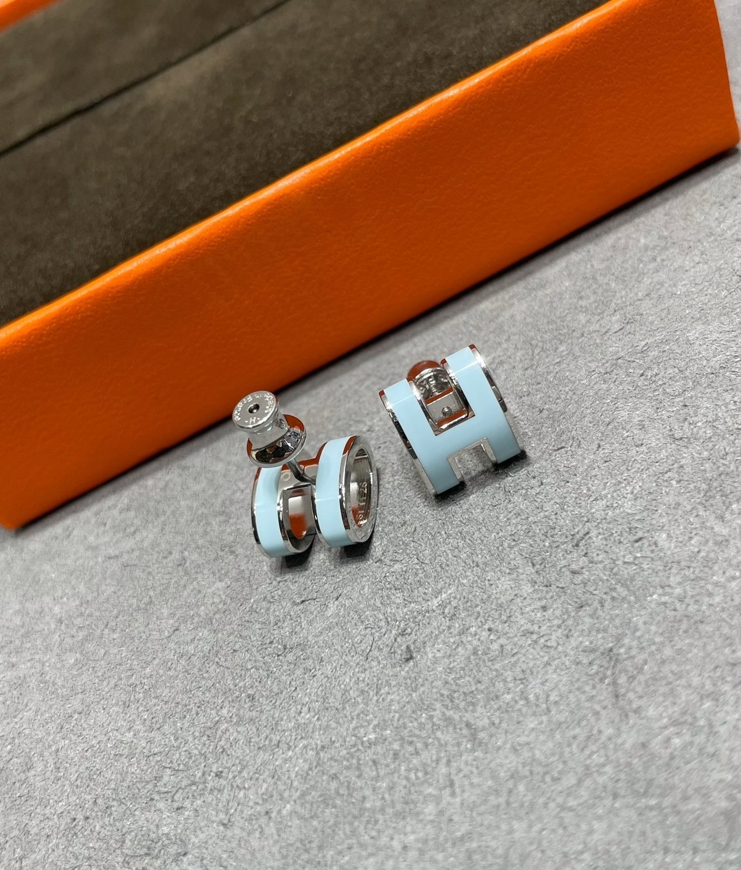[Together Jewelry]POP H SKY BLUE STUD EARRINGS