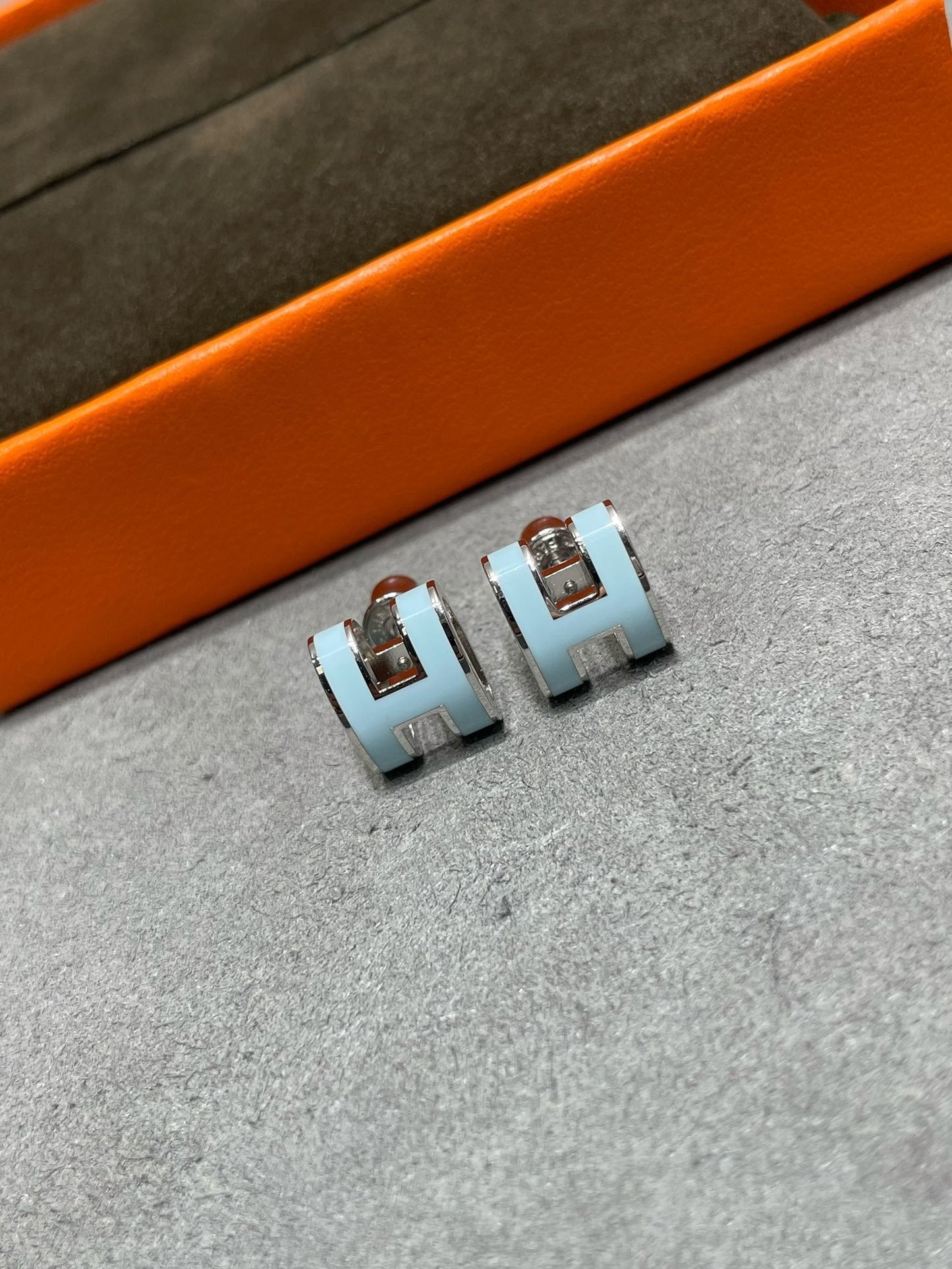 [Together Jewelry]POP H SKY BLUE STUD EARRINGS