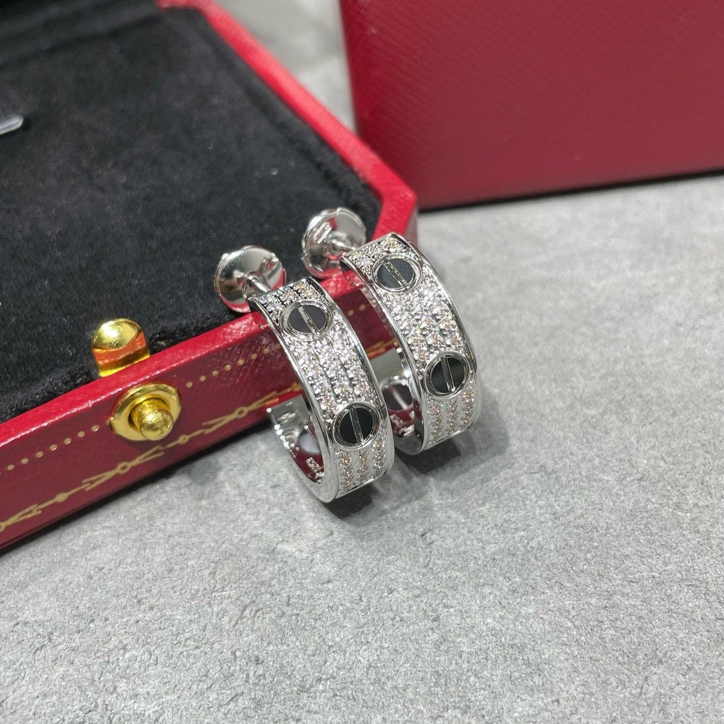 [Together Jewelry]LOVE CERAMIC DIAMOND PAVED SILVER EARRINGS
