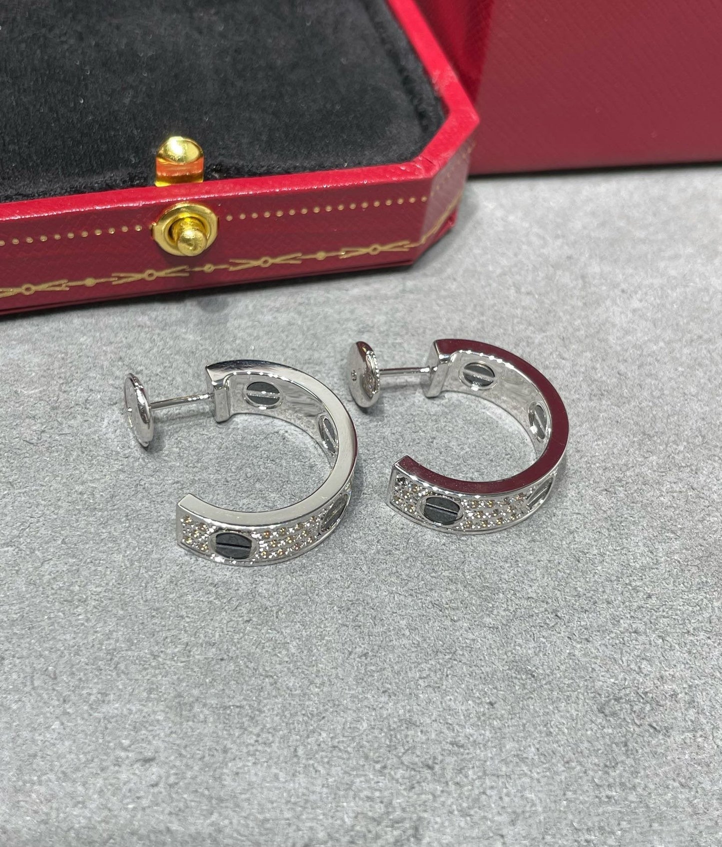 [Together Jewelry]LOVE CERAMIC DIAMOND PAVED SILVER EARRINGS