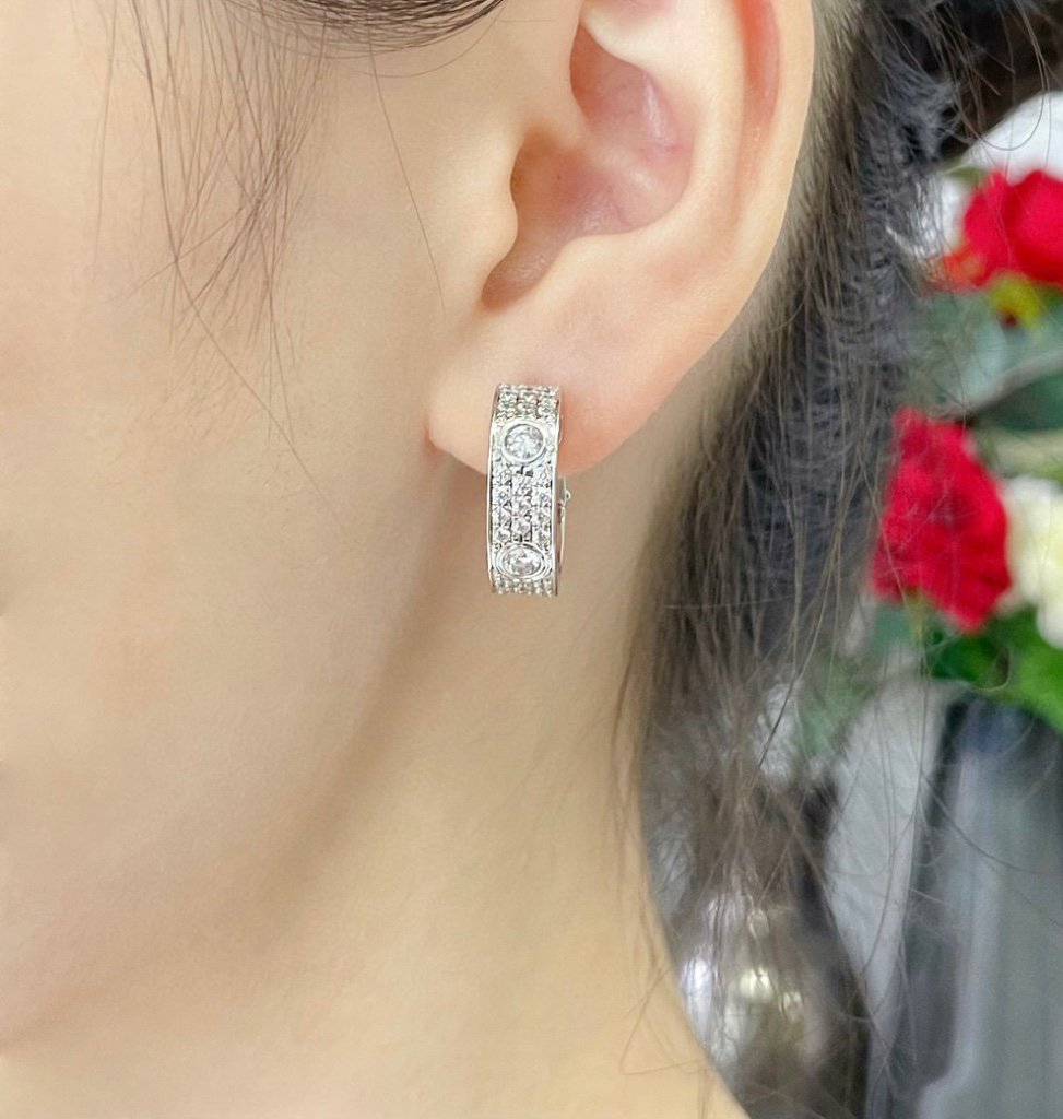 [Together Jewelry]LOVE 5.5MM DIAMOND PAVED EARRINGS