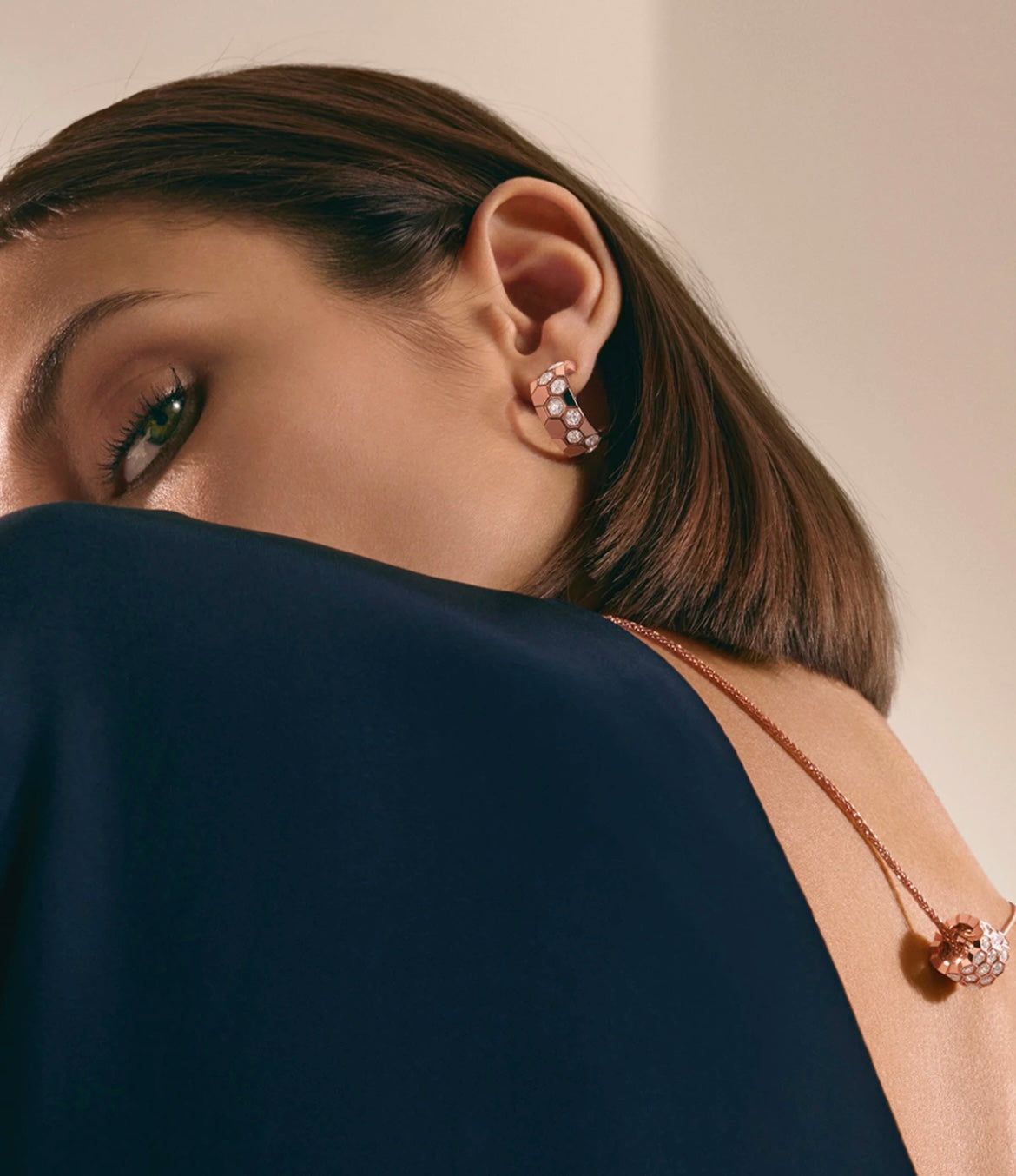[Together Jewelry]BEE LOVE DIAMOND HOOP EARRINGS