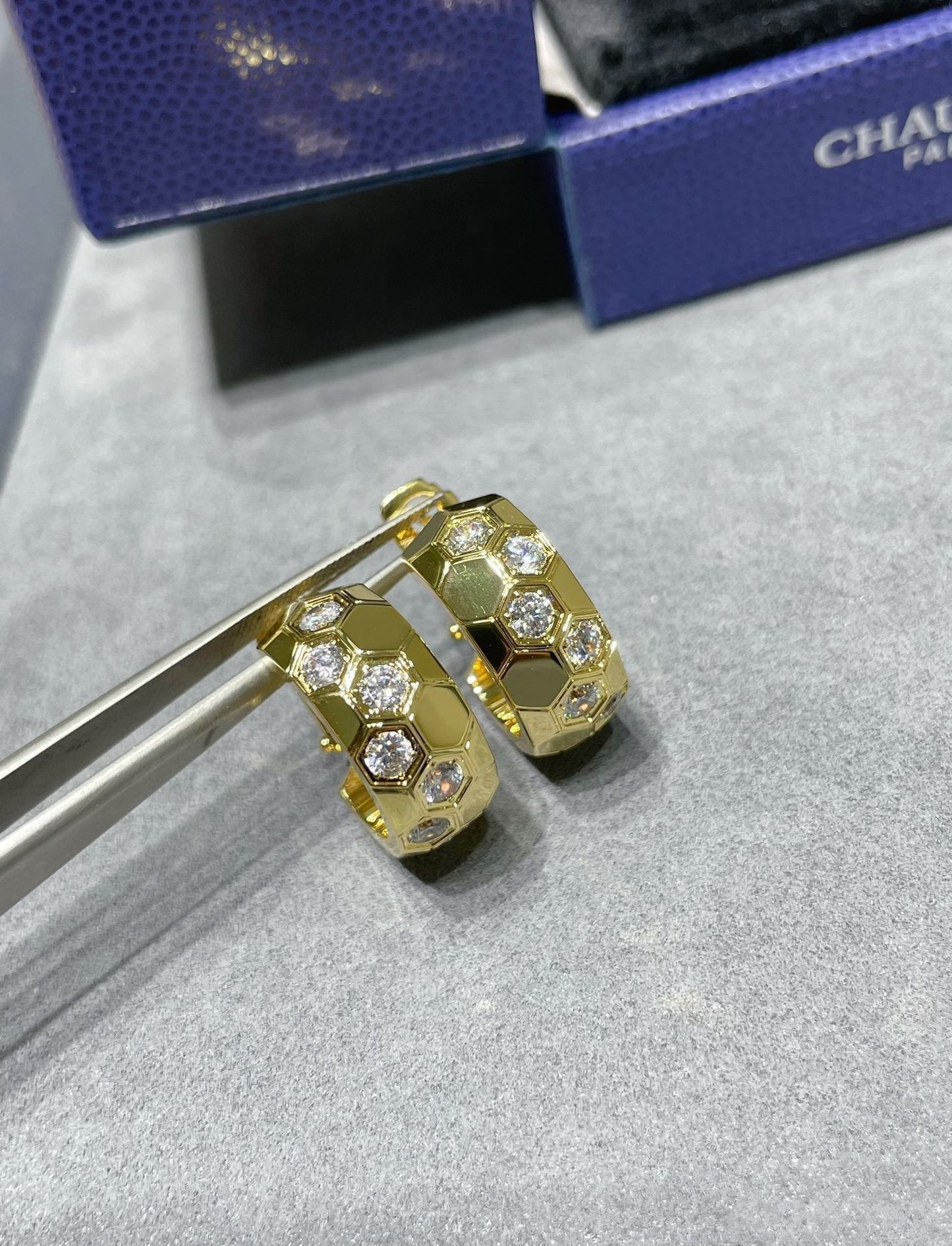 [Together Jewelry]BEE LOVE DIAMOND HOOP EARRINGS